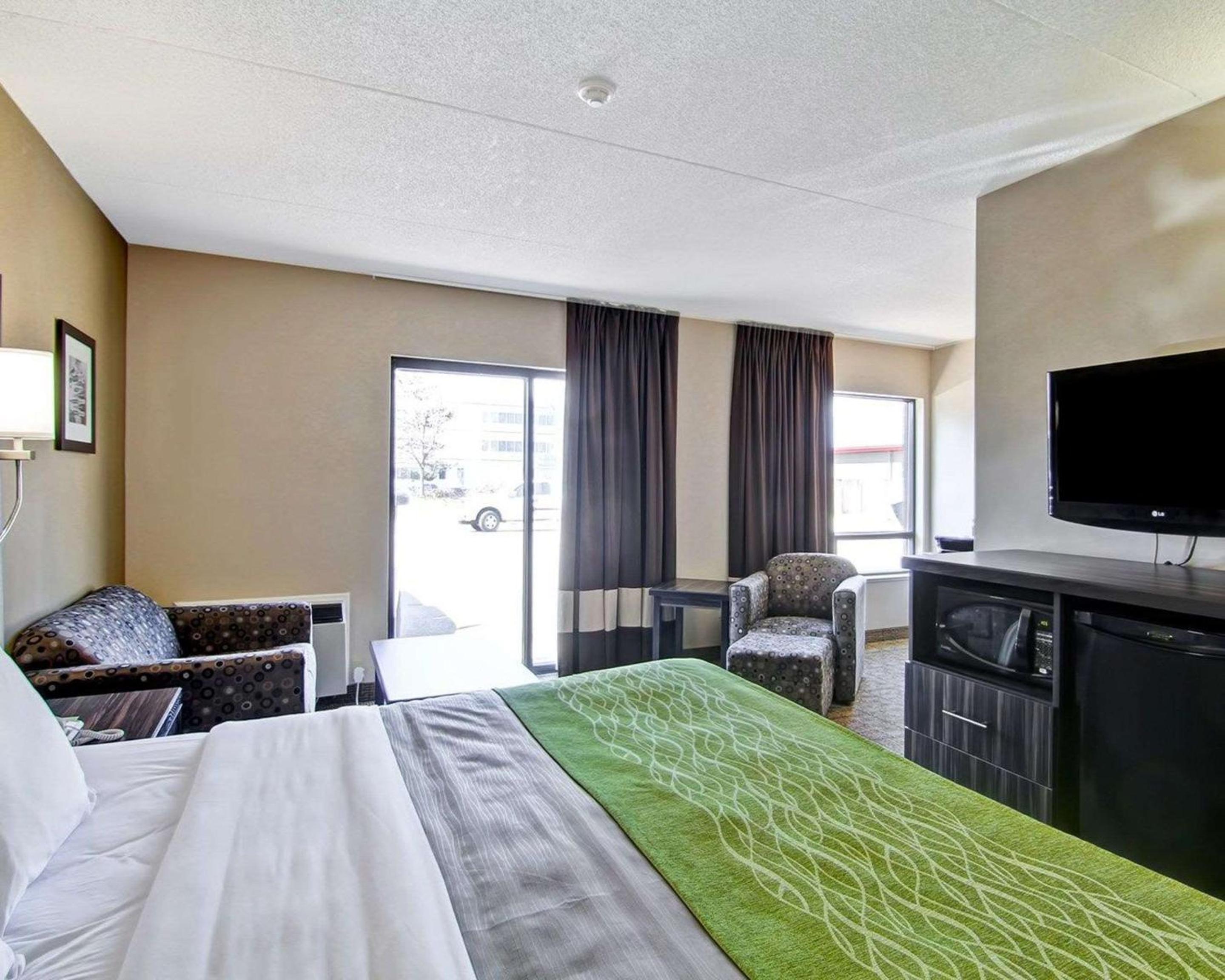 King Room - Non-Smoking - Photo 2