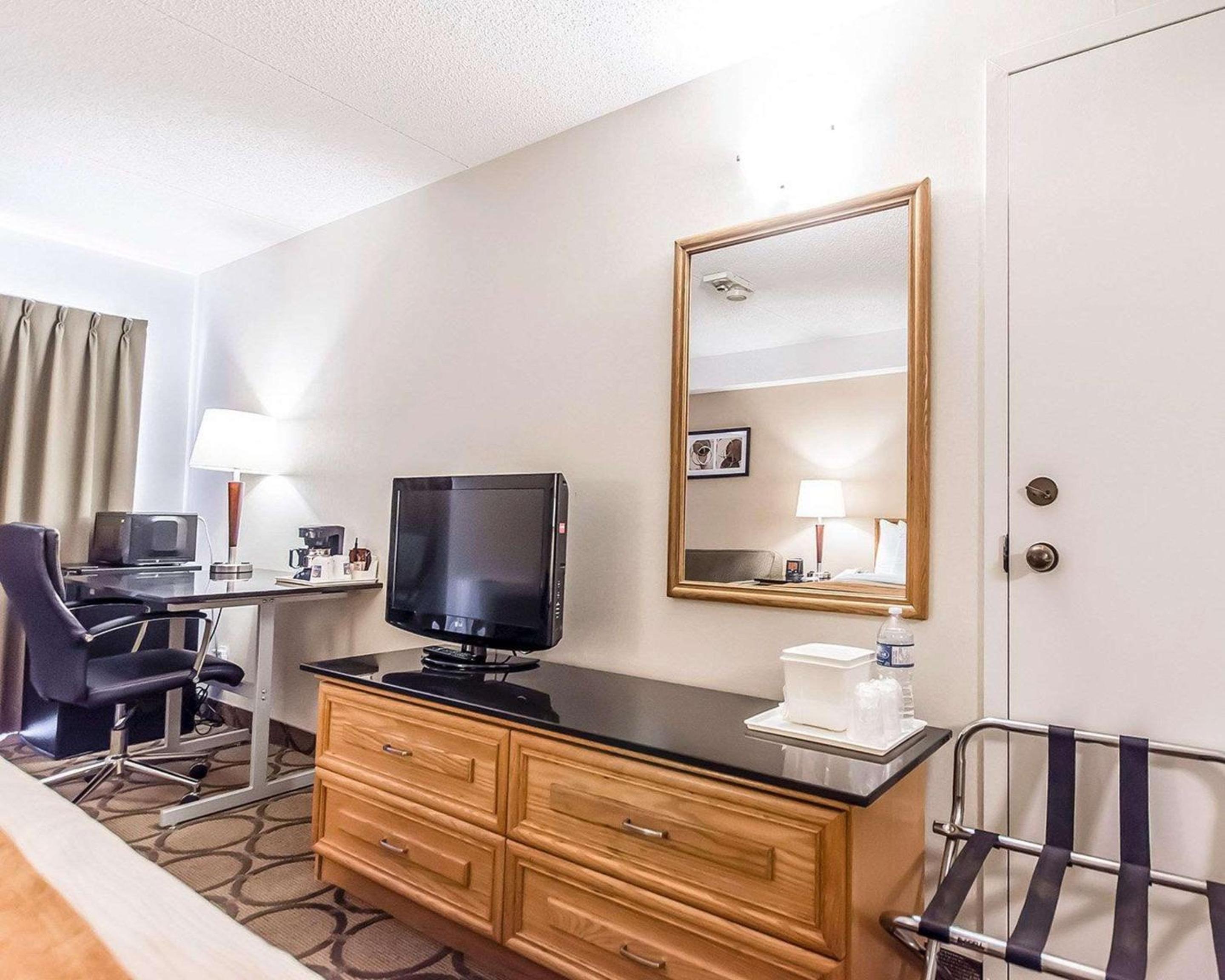 Deluxe King Room with Sofa Bed, Ground Floor - Photo 3