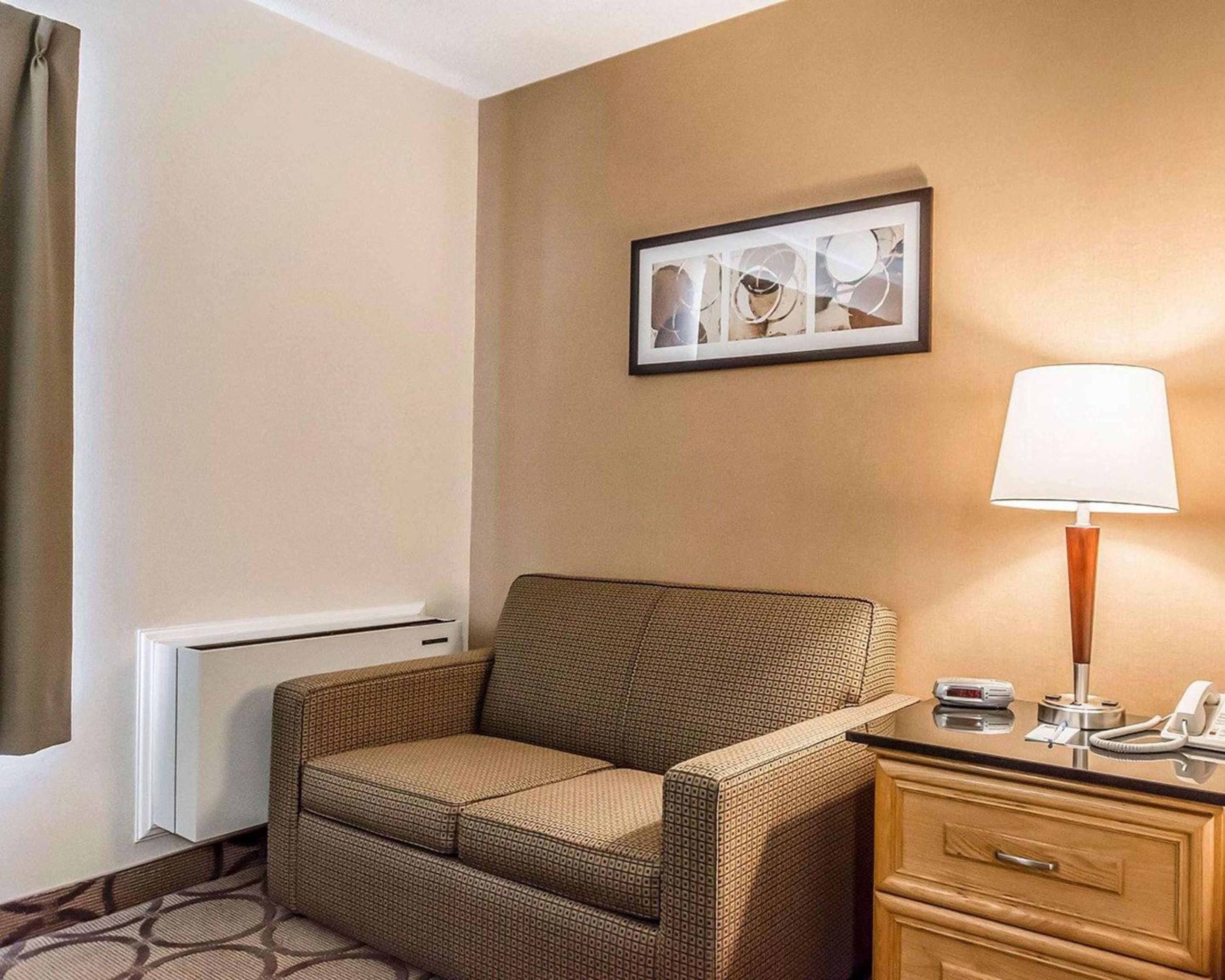 Deluxe King Room with Sofa Bed, Ground Floor - Photo 4