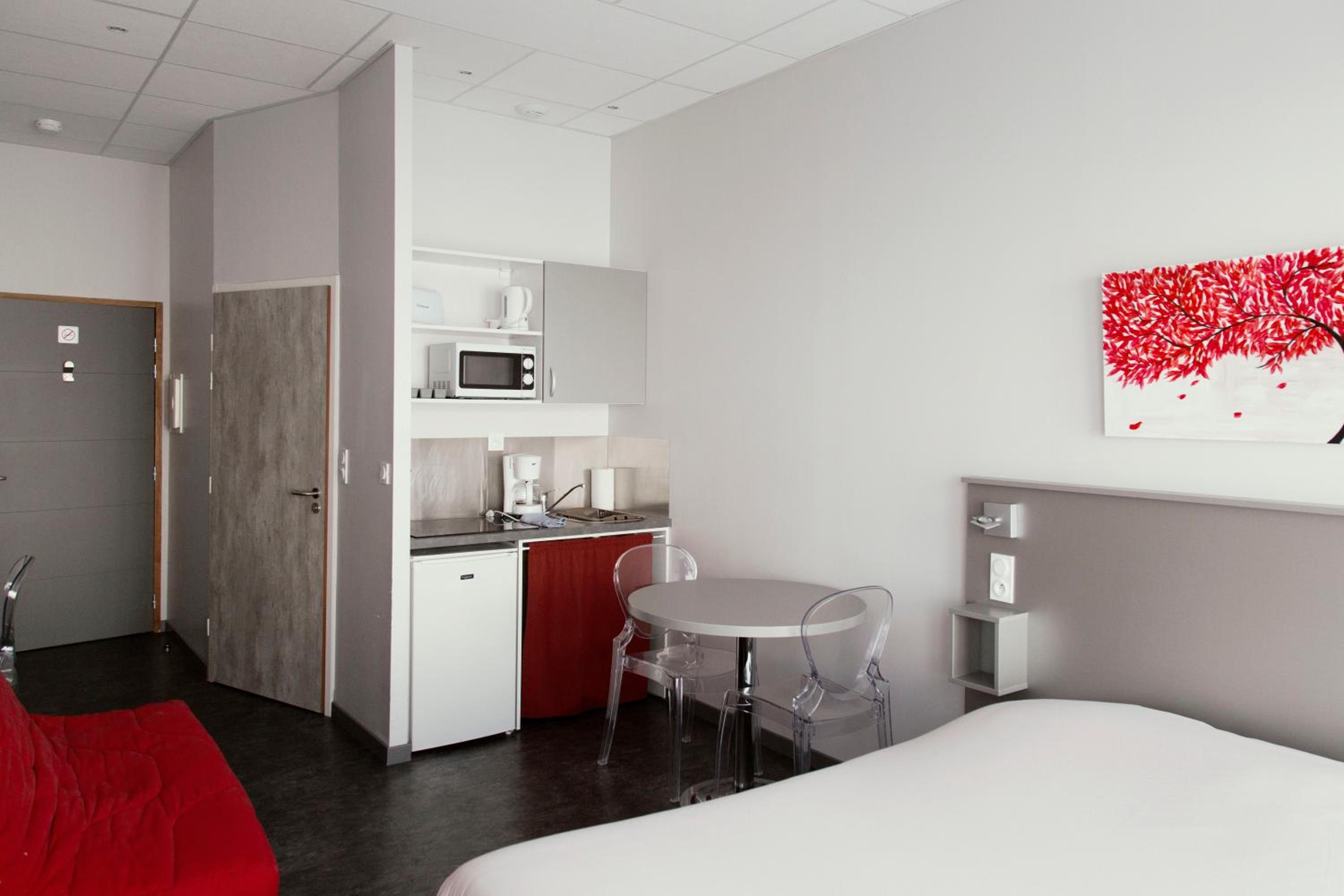 Family Studio (4 Adults) - Photo 1