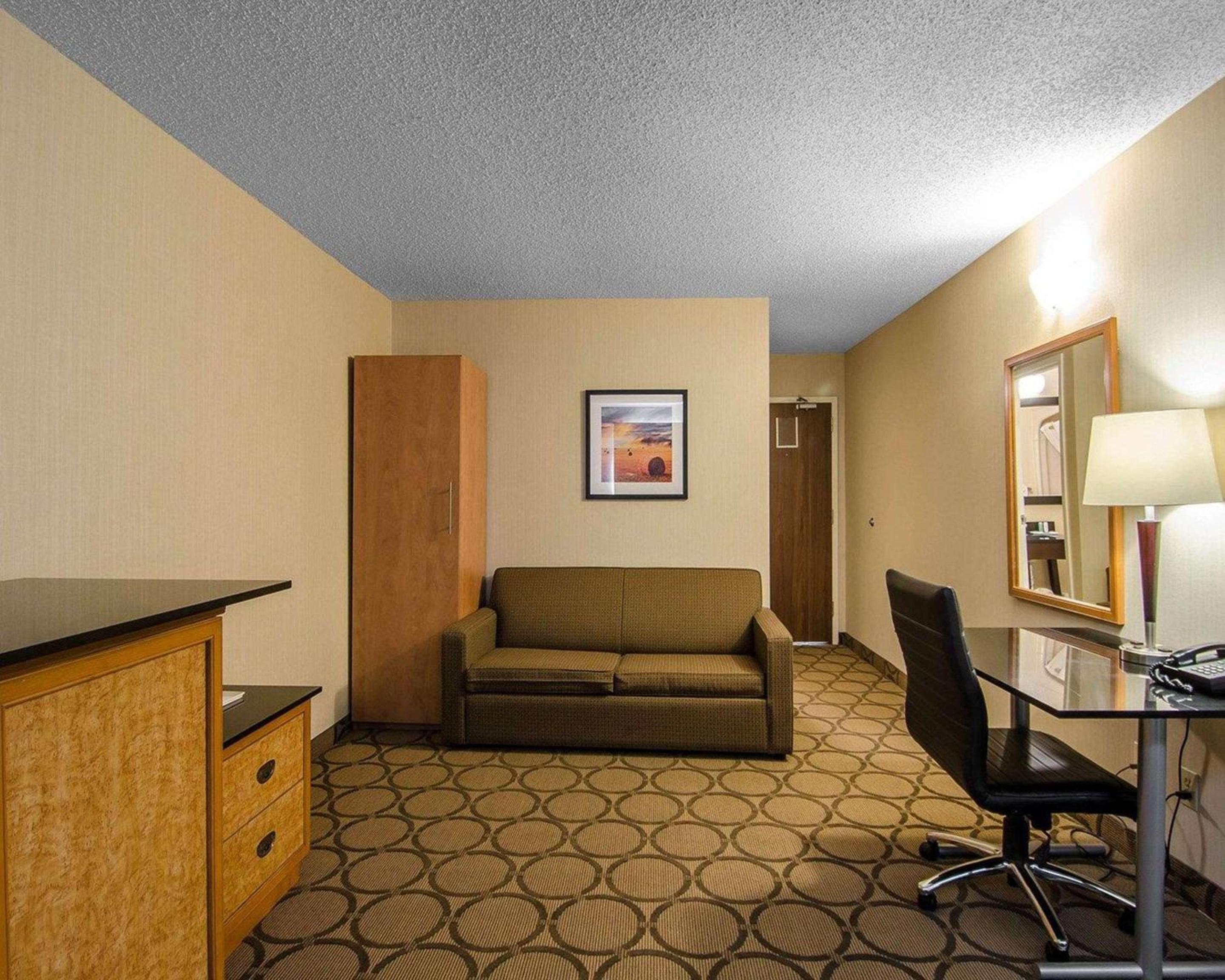 King Room - Non Smoking - Photo 2