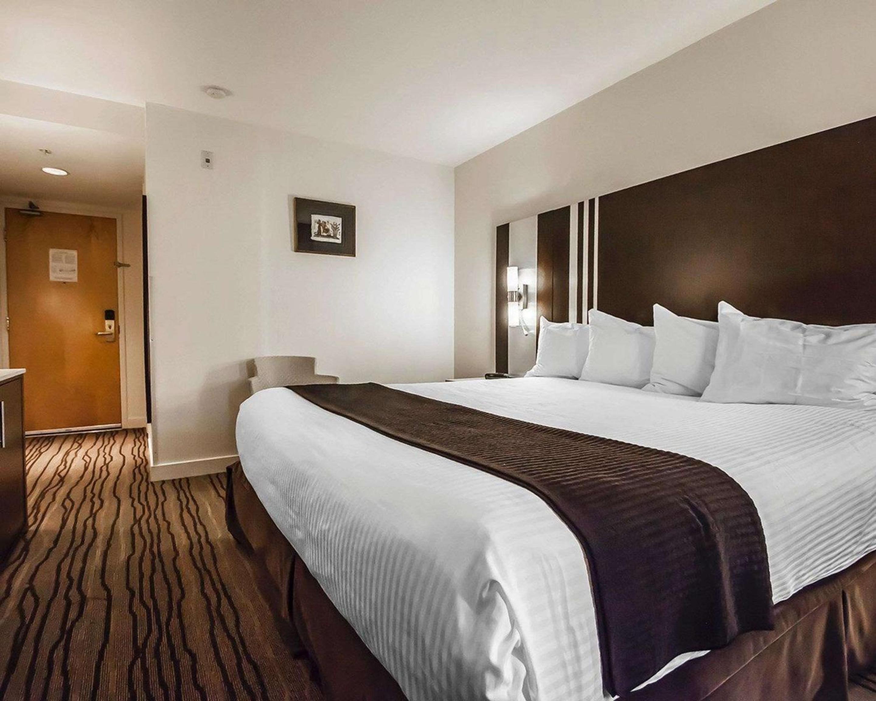 King Room - Non Smoking - Photo 1
