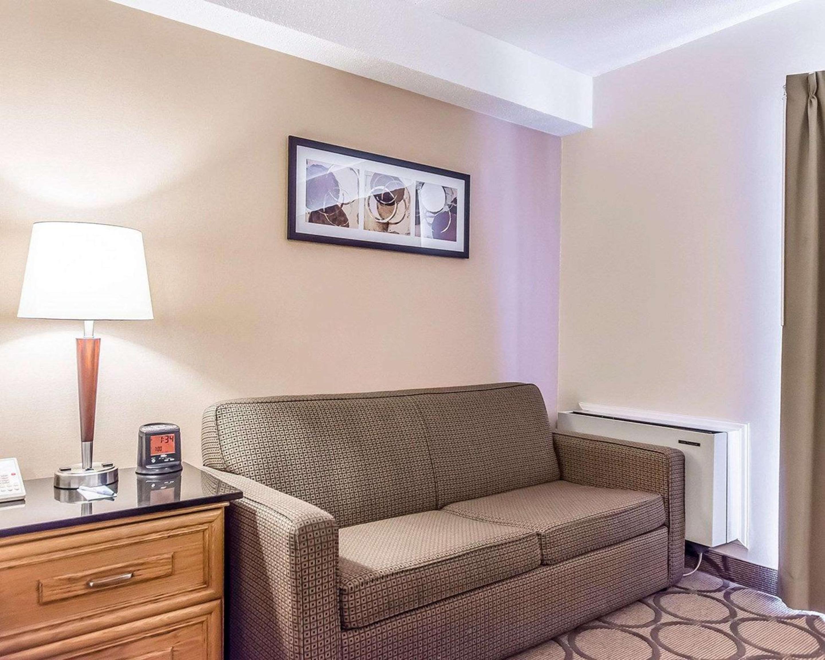 Queen Room with Refrigerator - Non-Smoking  - Photo 2