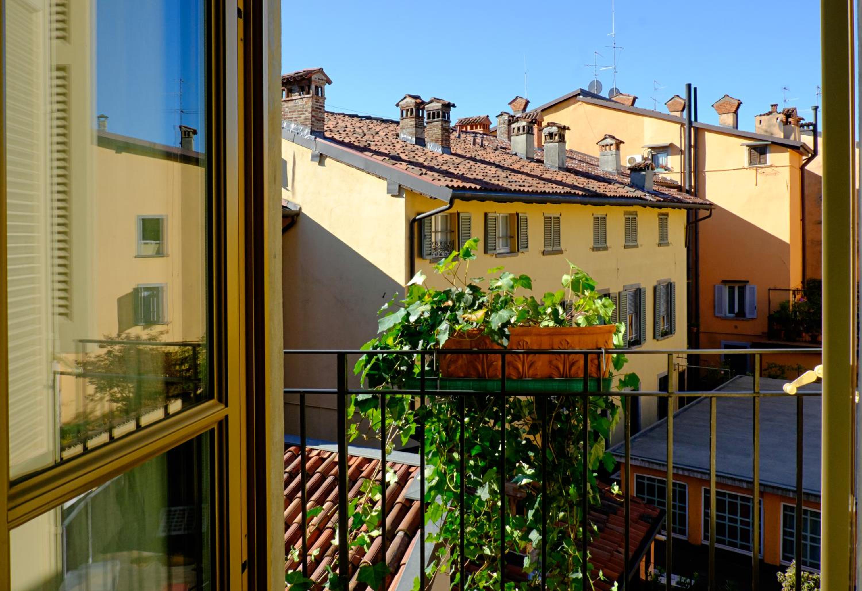 Studio with Balcony - Photo 6