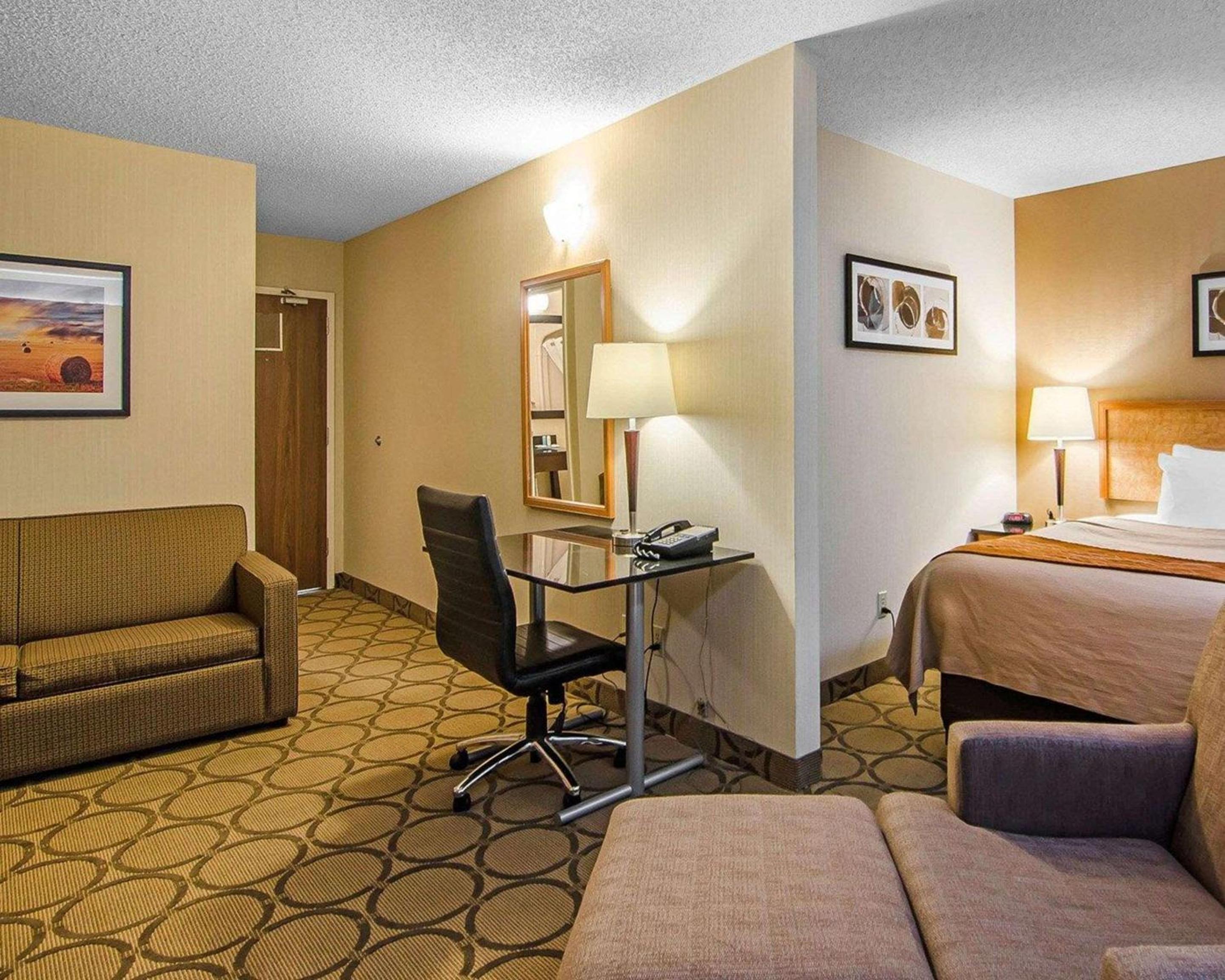 King Room - Non Smoking - Photo 3
