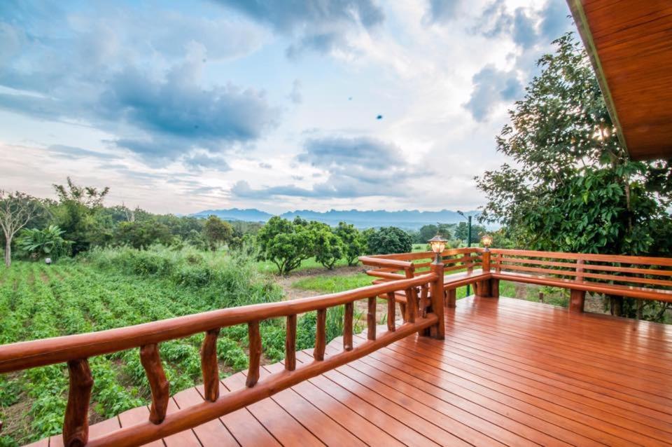 Family Room with Mountain View - Photo 6