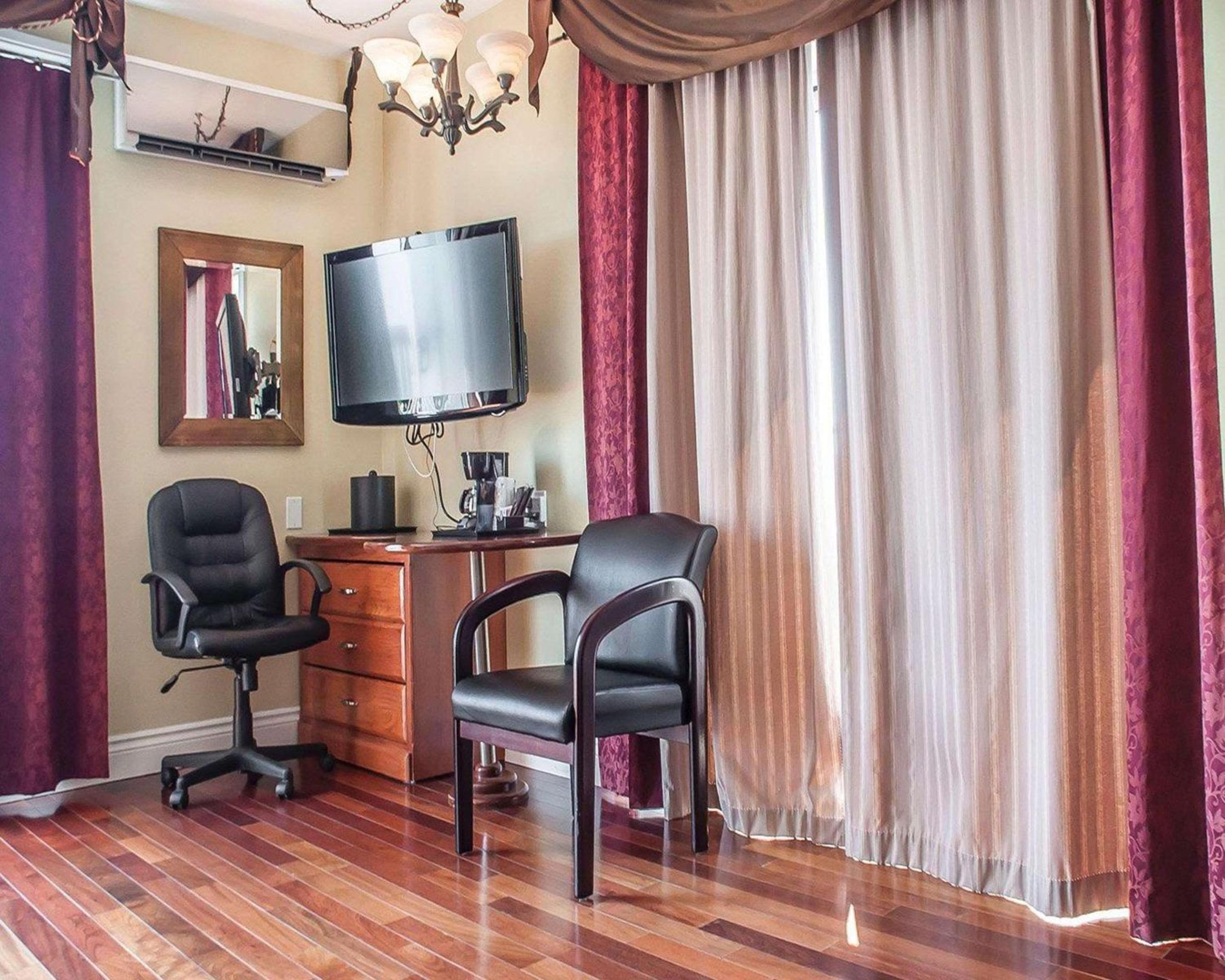 Superior King Room - Photo 1