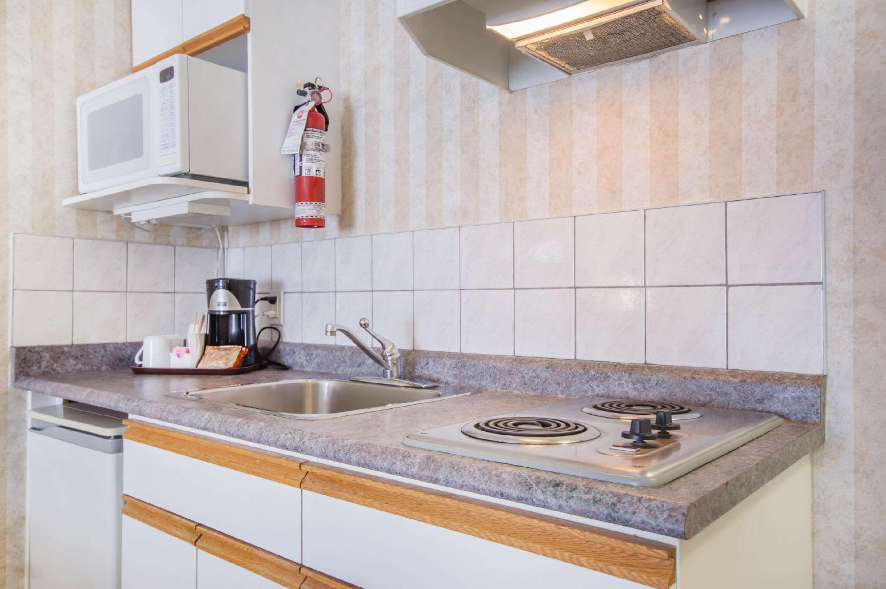 Queen Room With Two Queen Beds With Kitchenette - Non-Smoking photo 2