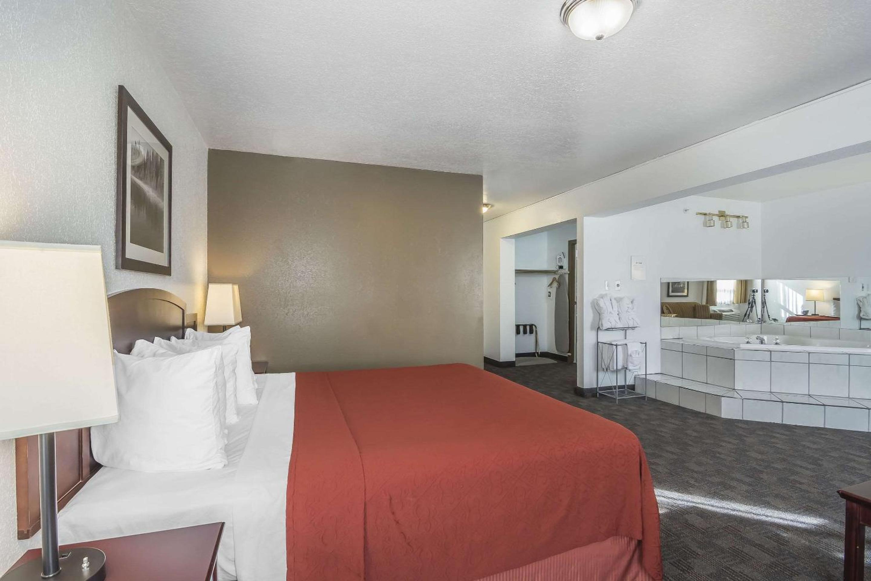Executive King Room - Non-Smoking photo 3