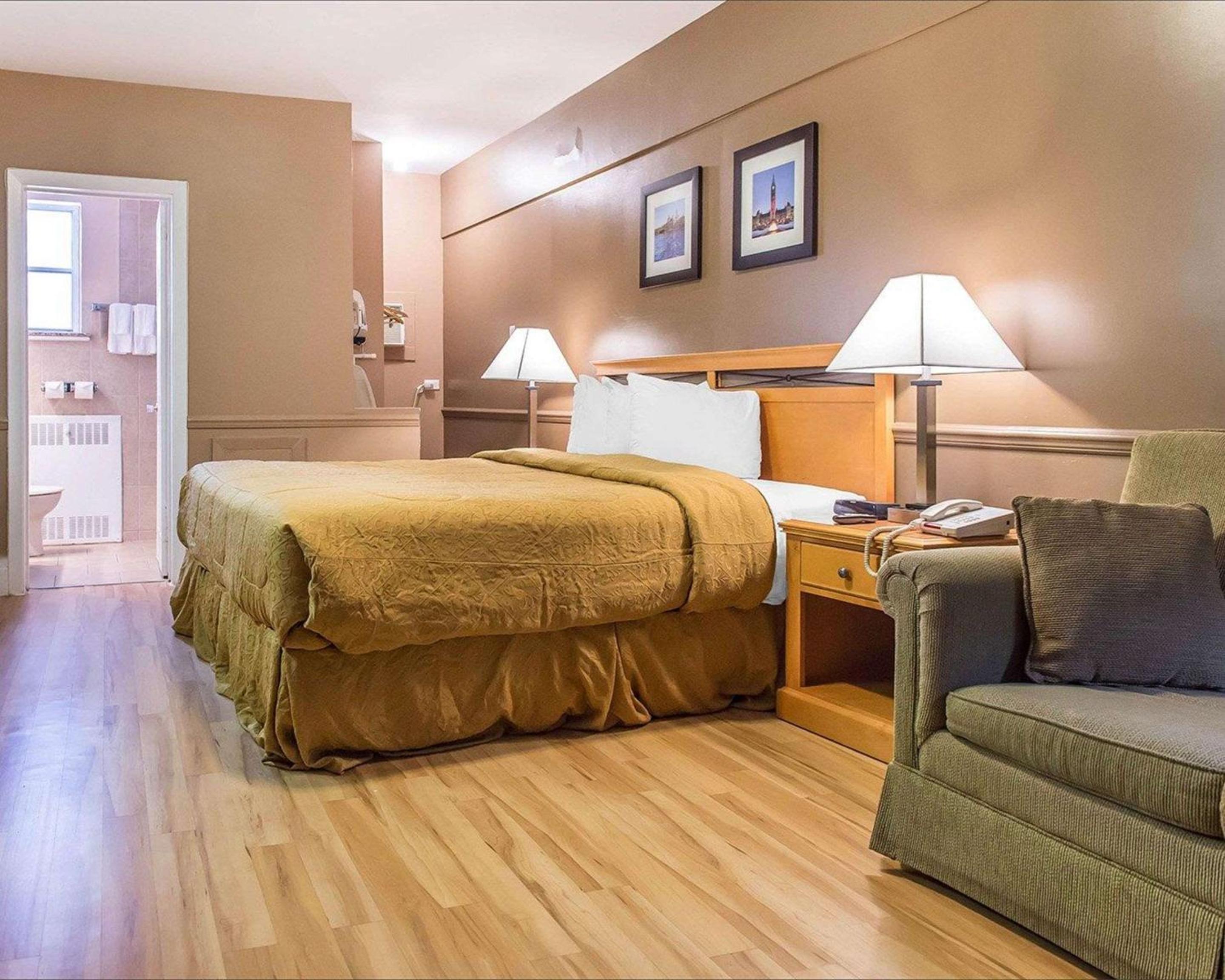 Superior King Room - Non-Smoking - Photo 5