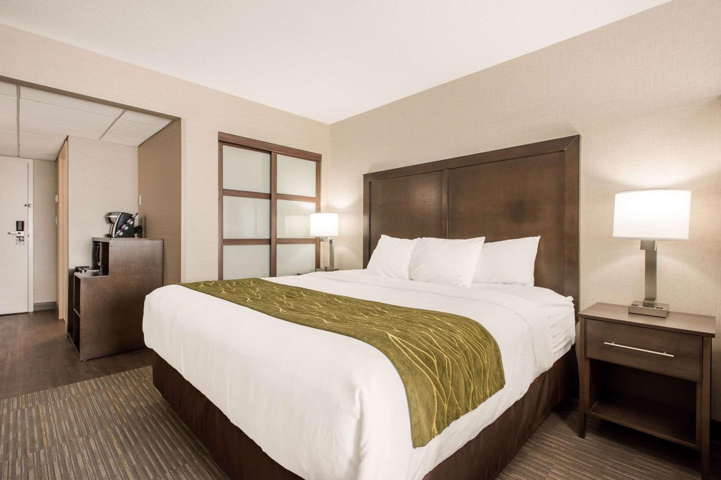 King Room - Non-Smoking - Photo 4