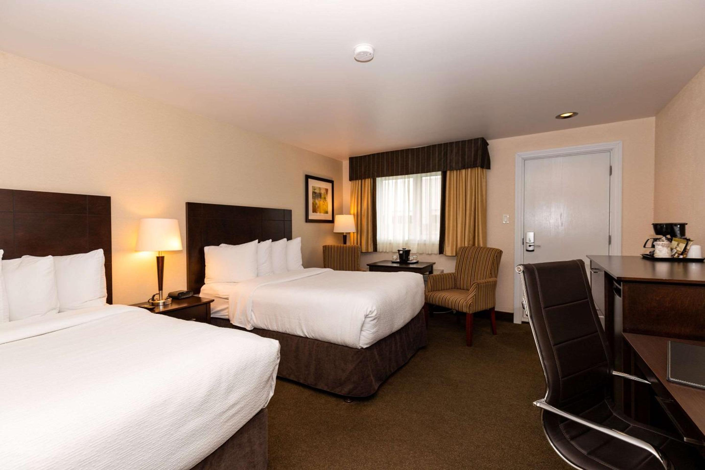 Classic Double Room with Two Double Beds - Non-Smoking - Photo 1