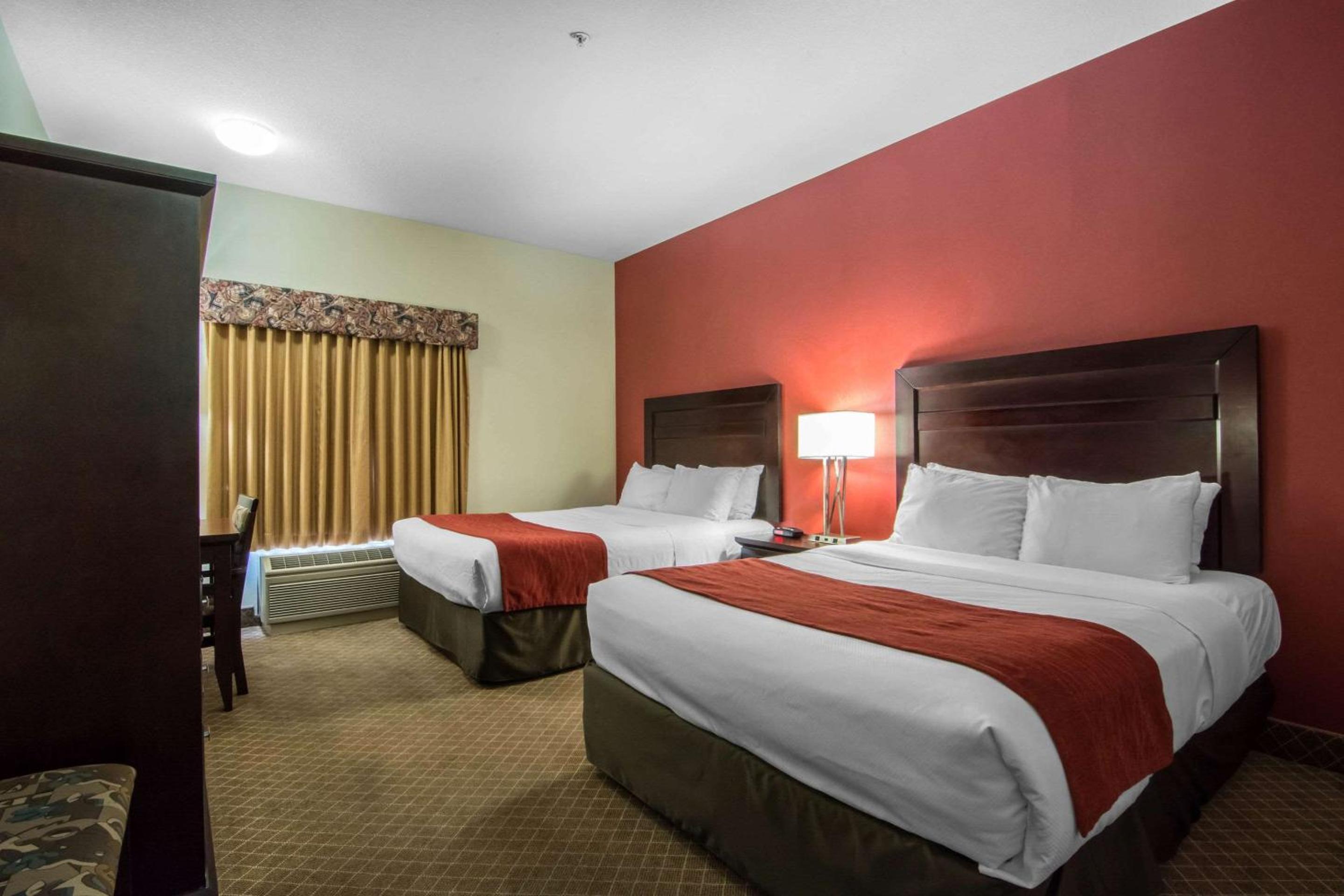 Standard Queen Room with Two Queen Beds - Non-Smoking - Photo 1