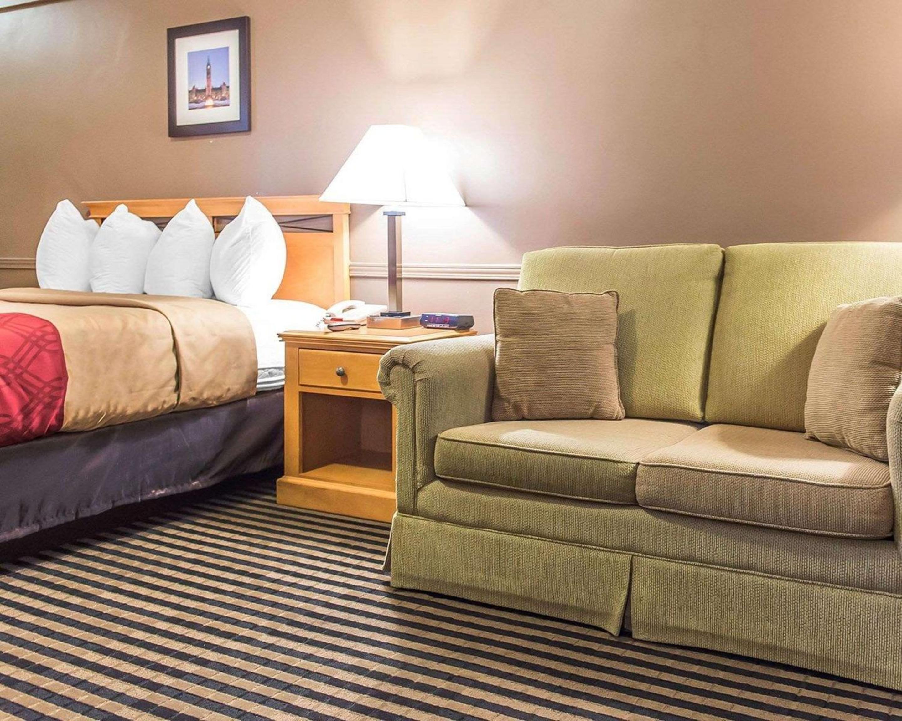 Deluxe Queen Room - Non-Smoking - Photo 4