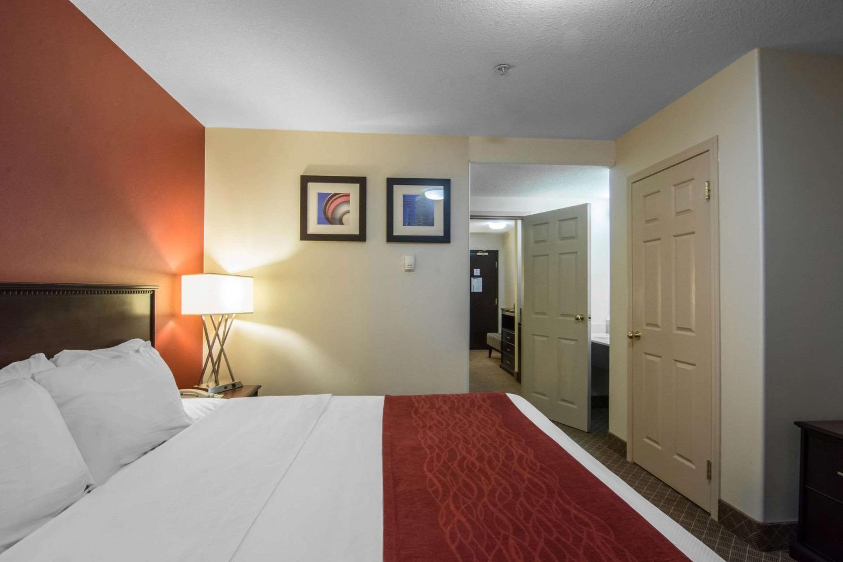 King Suite - Non-Smoking - Photo 1