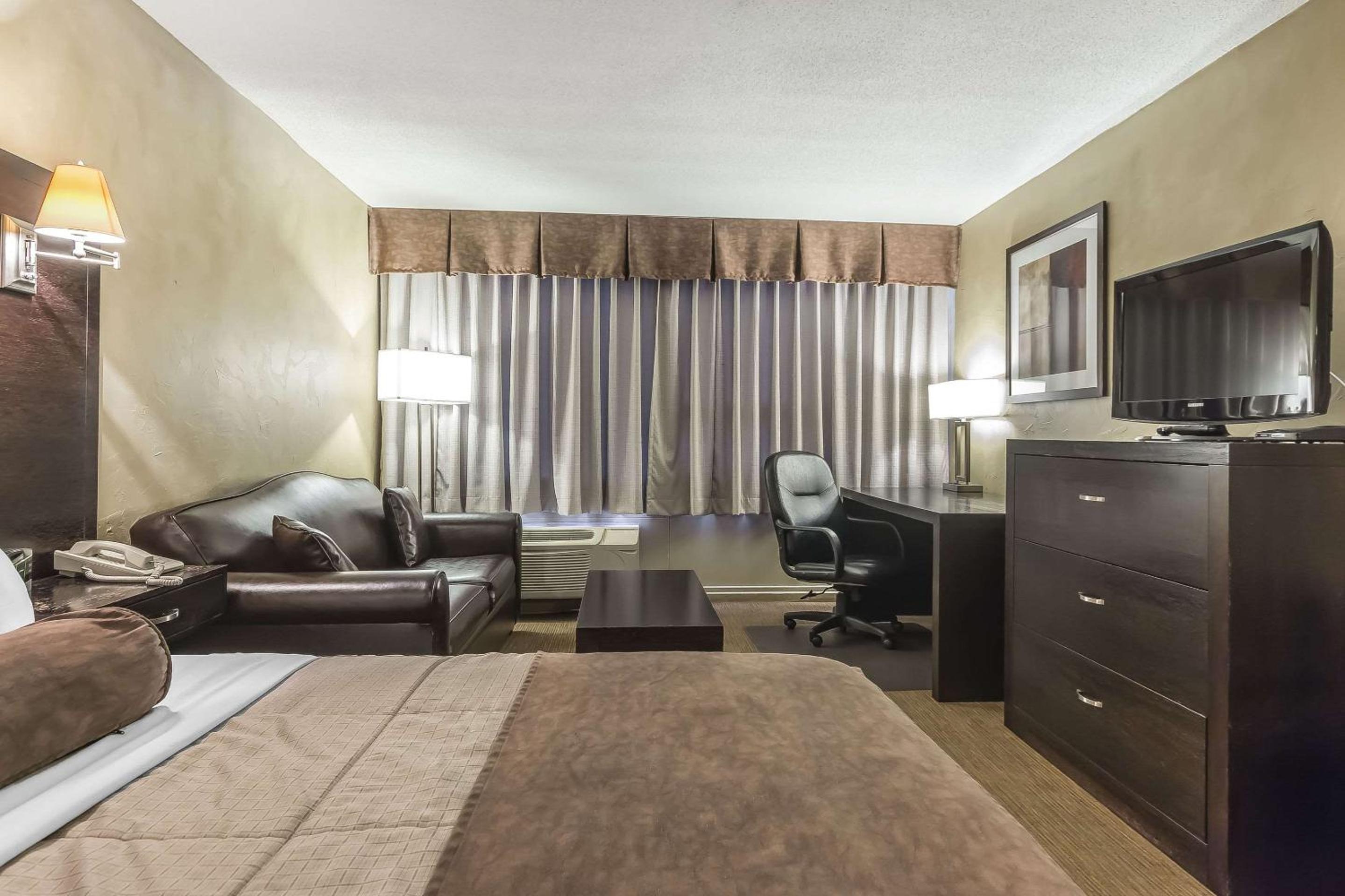 Queen Room - Non-Smoking - Photo 2