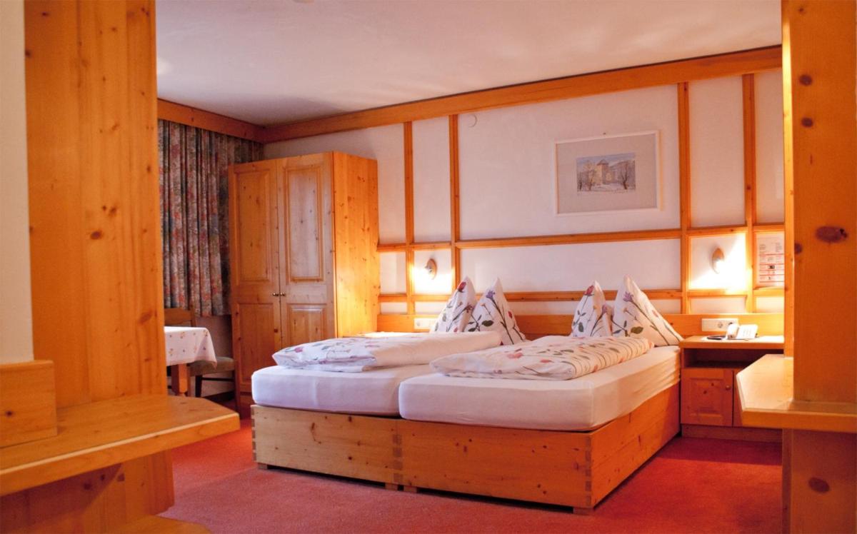 Double Room with Balcony - Photo 4