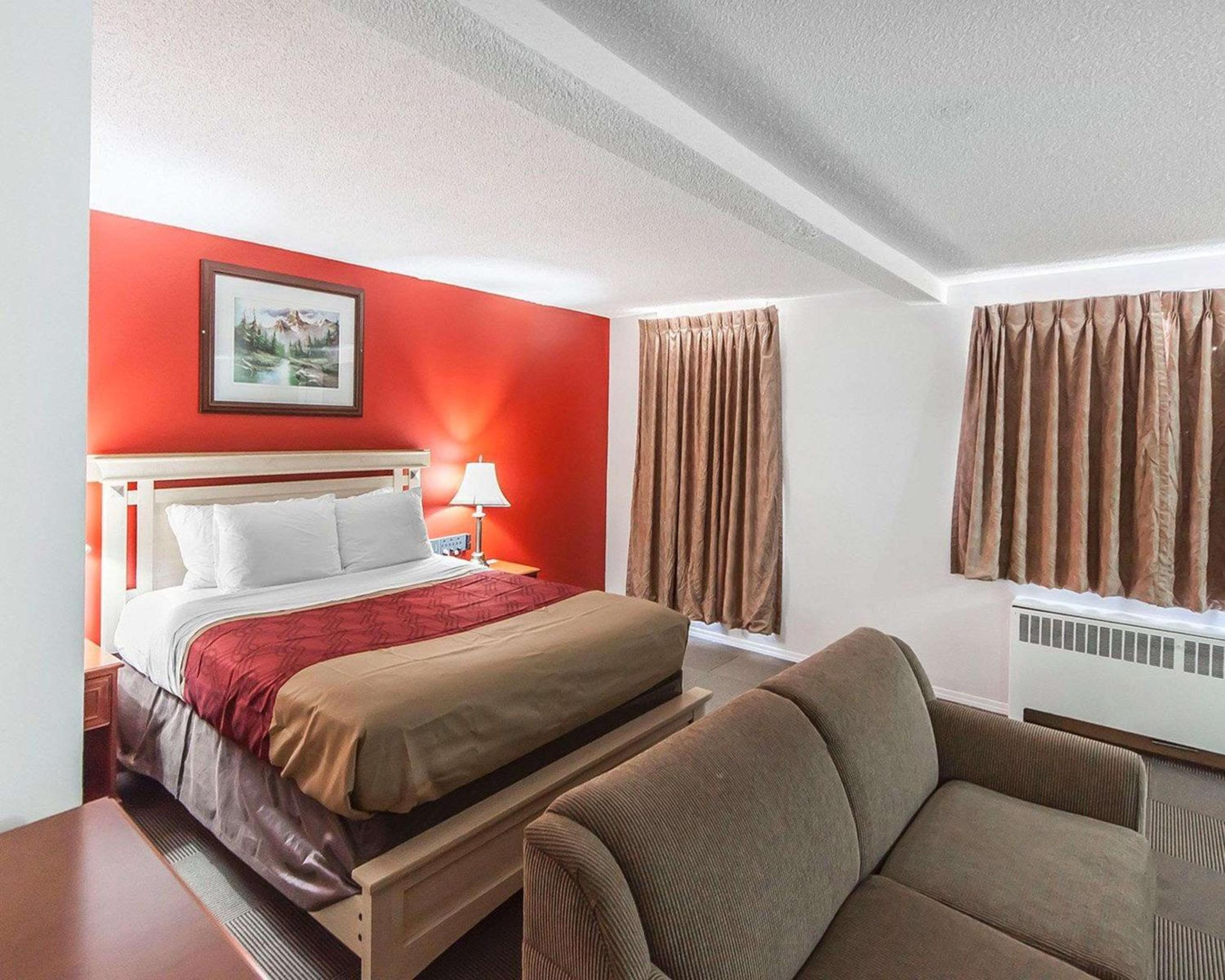 Queen Room with Sofa Bed - Non-Smoking - Photo 5