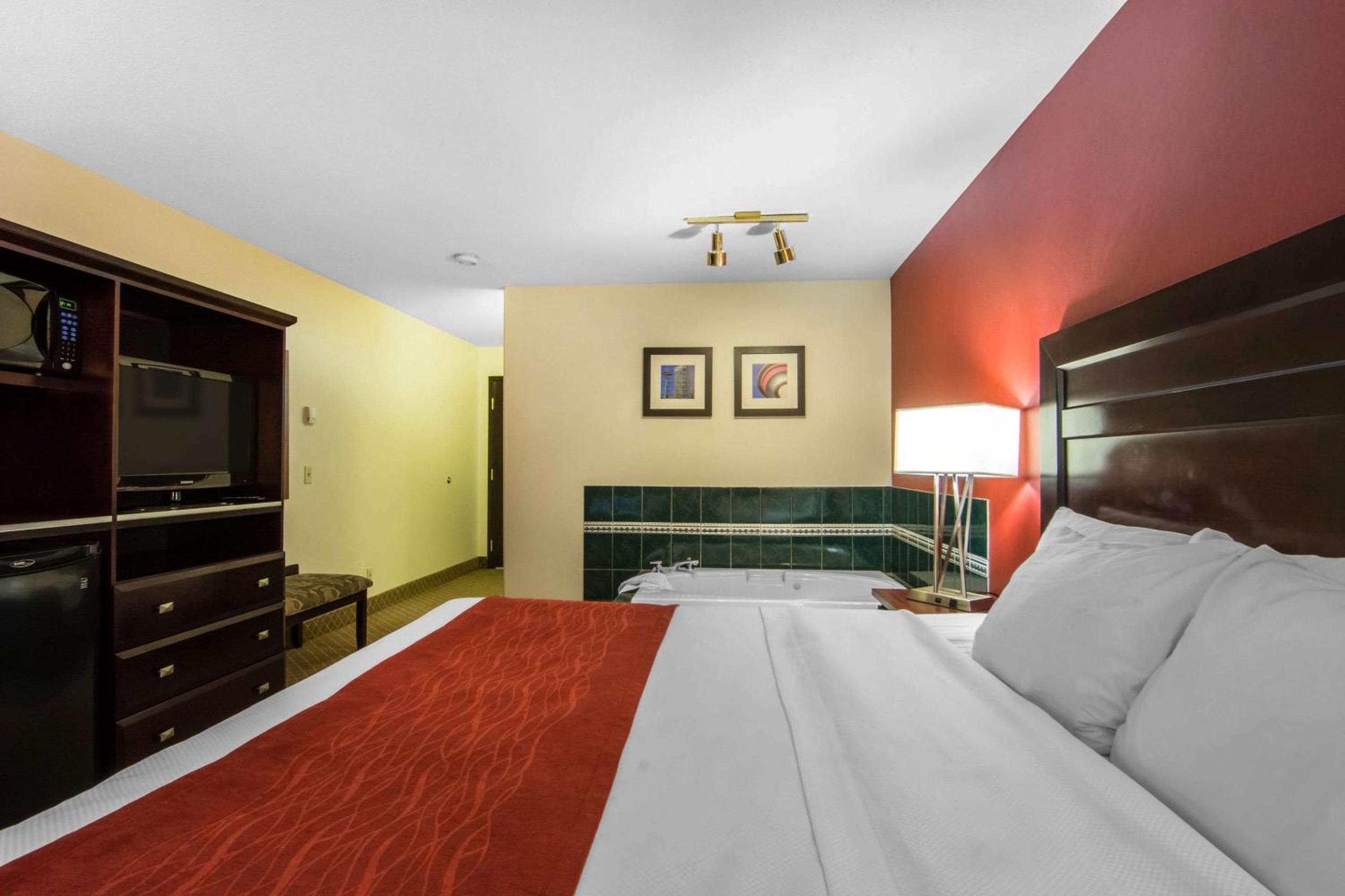 King Room with Spa Bath - Photo 3