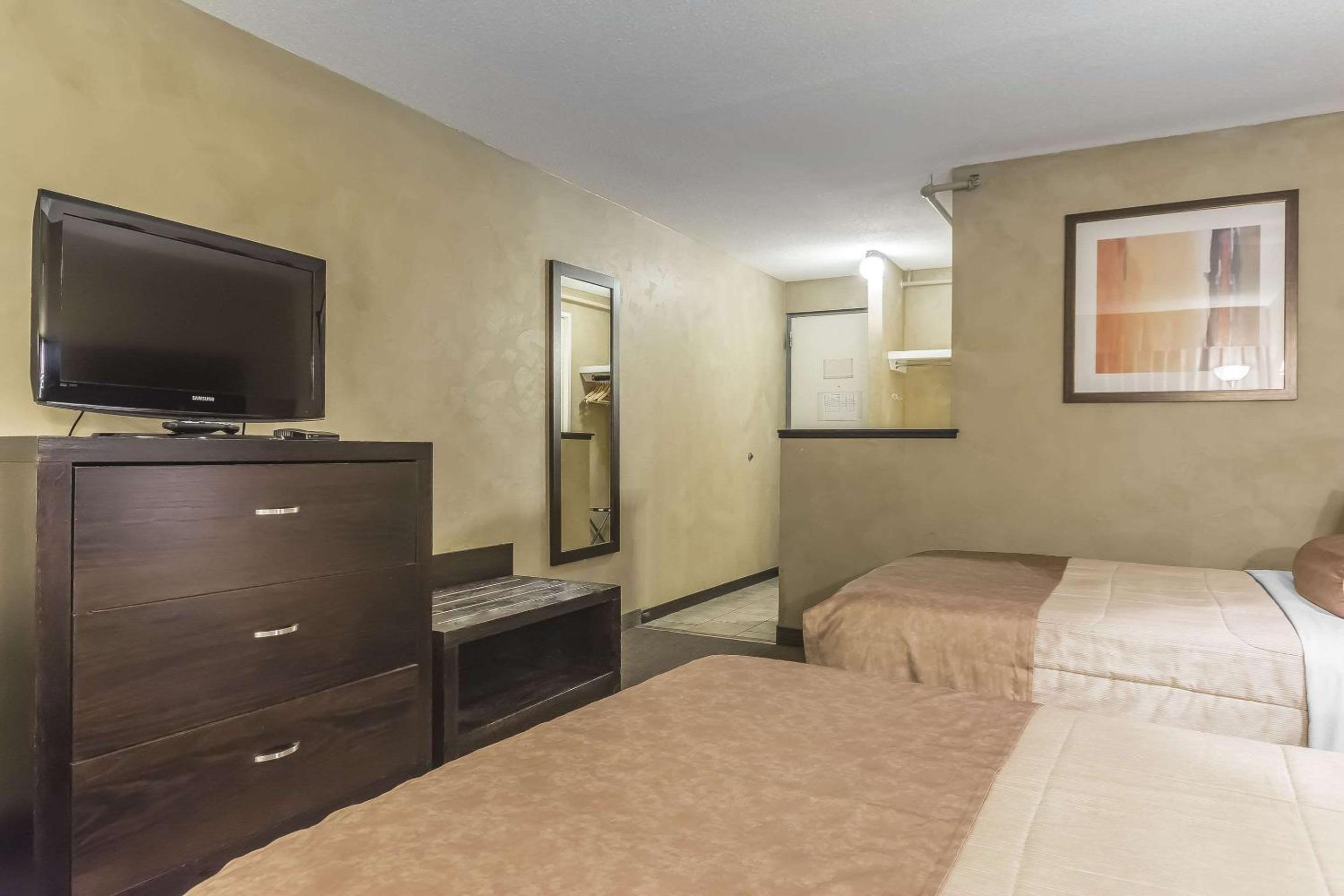 Double Room with Two Double Beds - Non-Smoking - Photo 1
