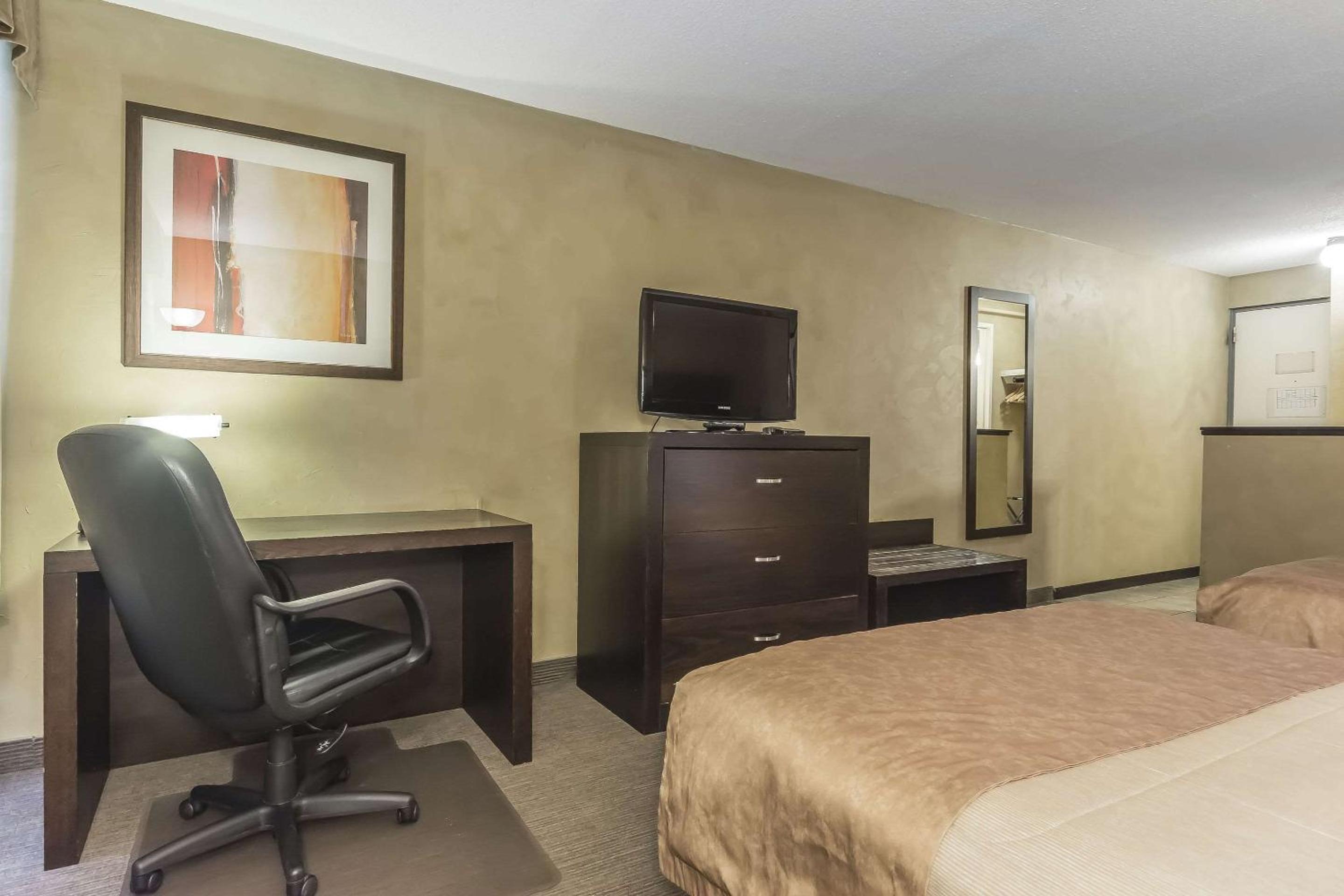 Double Room with Two Double Beds - Non-Smoking - Photo 3