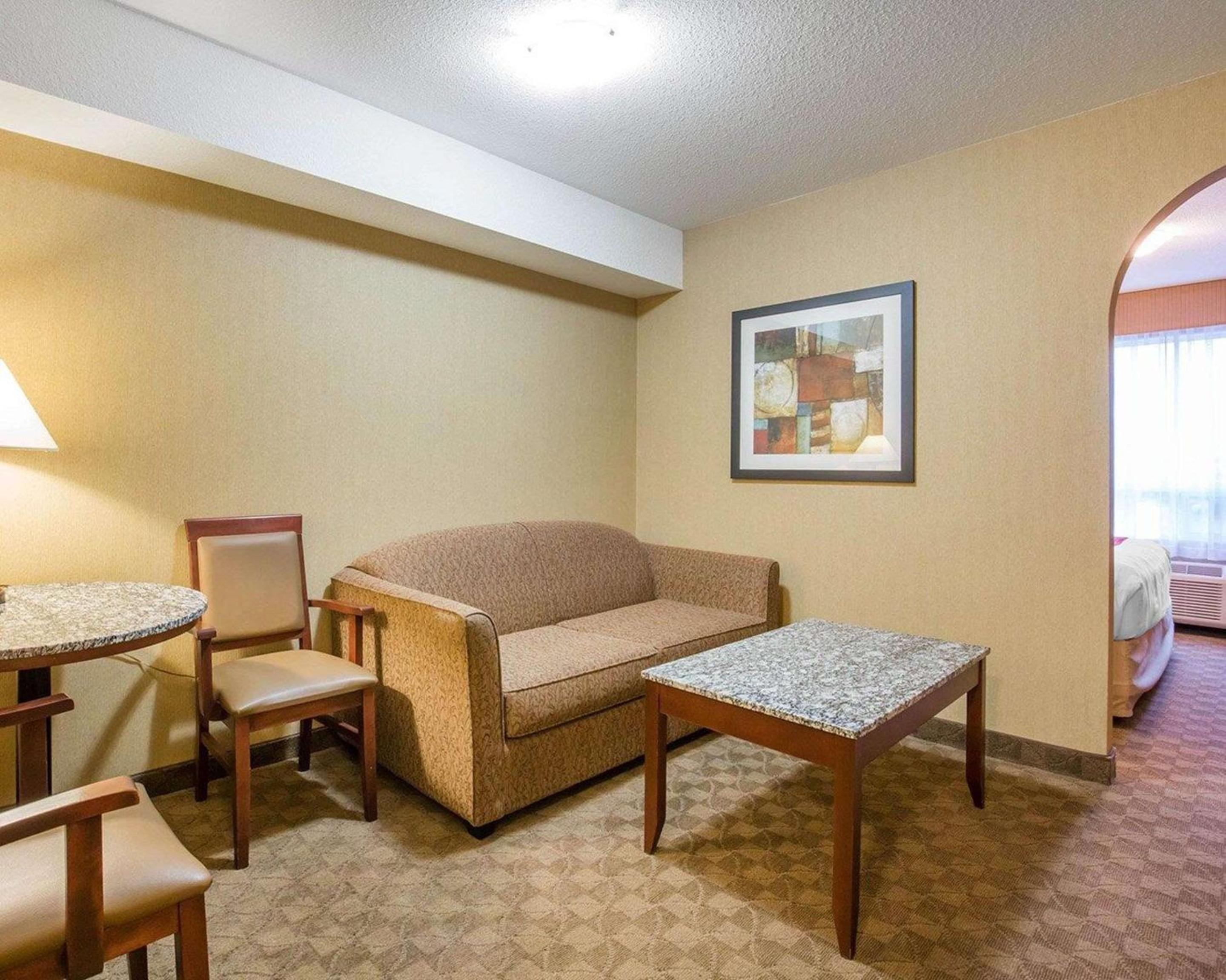 1 King Bed, Junior Suite photo 3