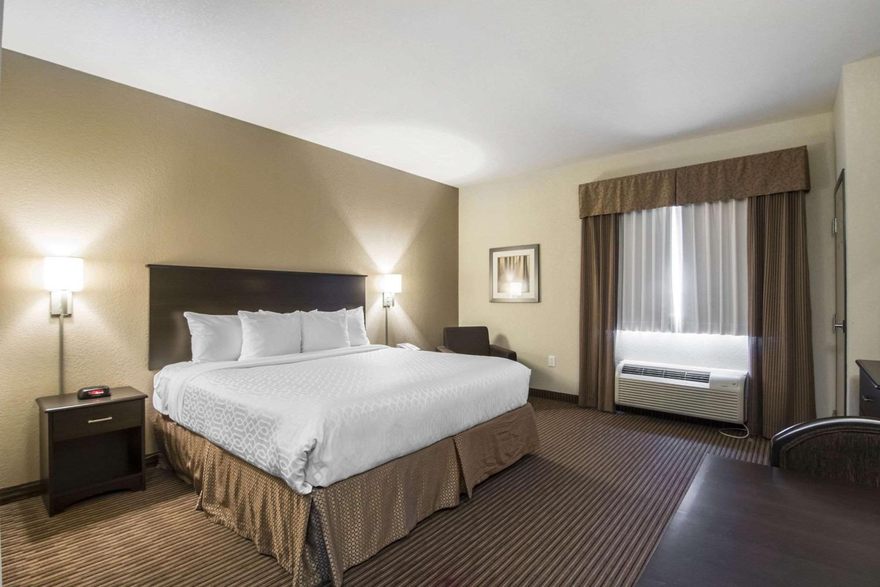 King Room - Non-Smoking - Photo 1