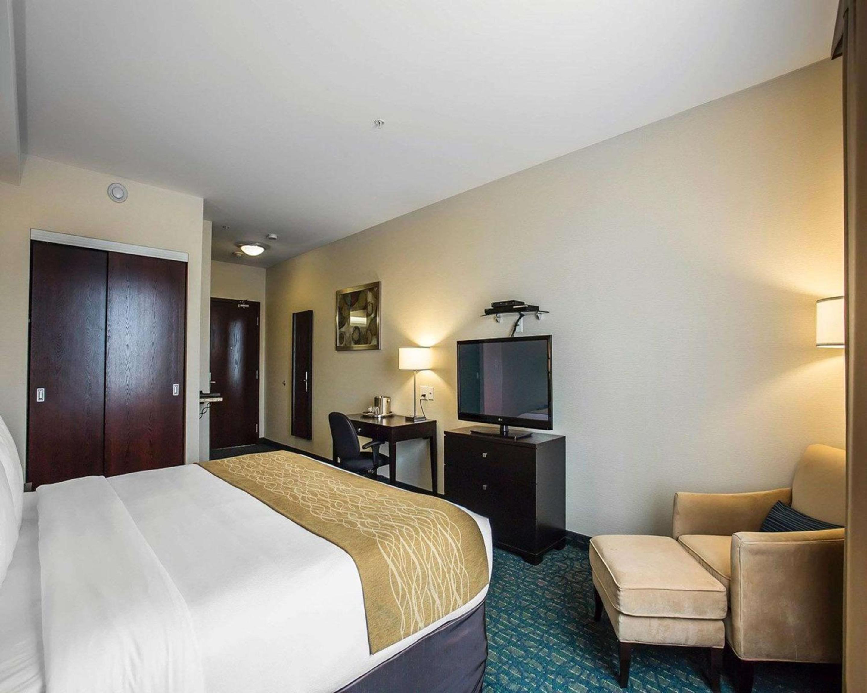 King Room - Non-Smoking - Photo 2