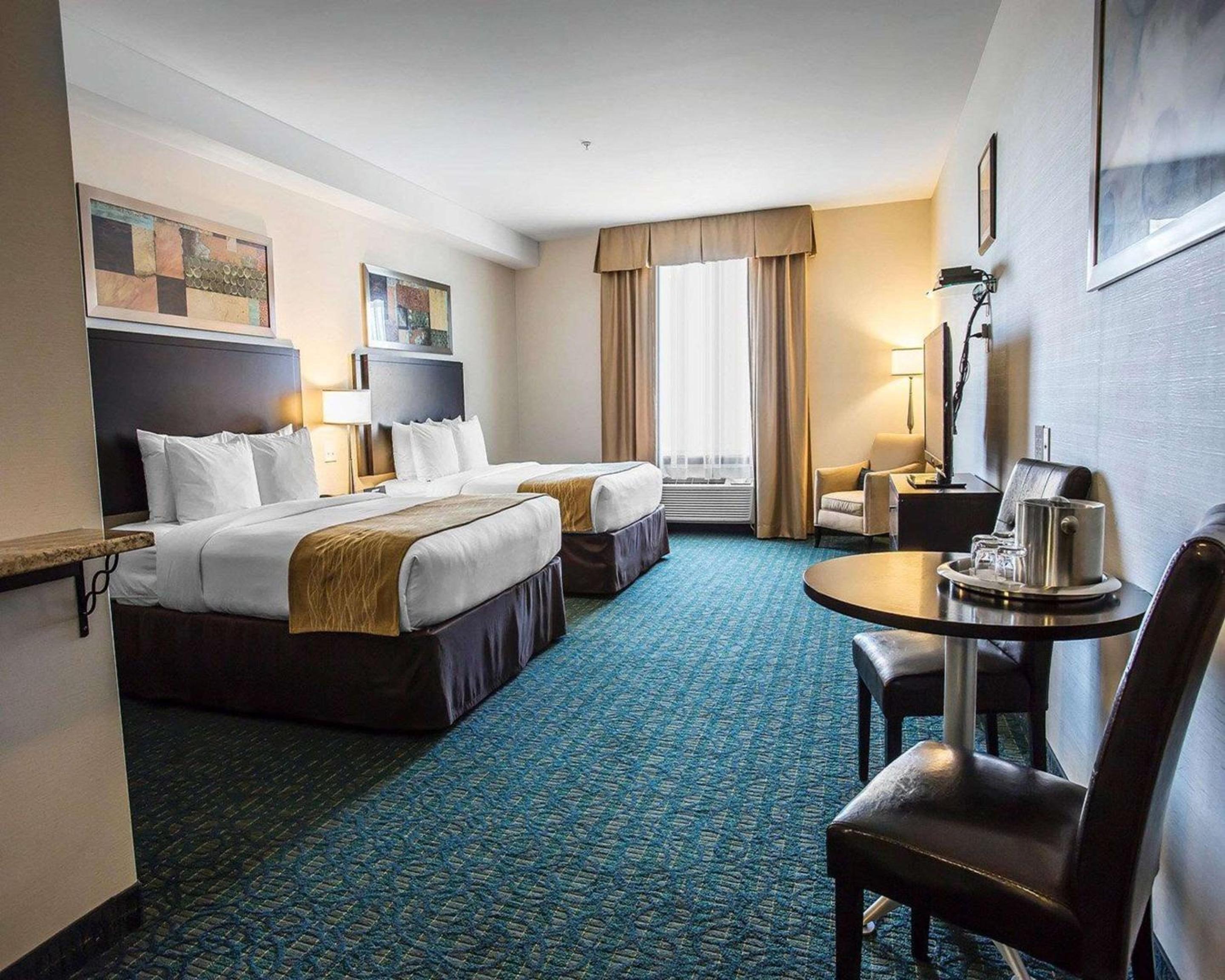 Queen Room with Two Queen Beds - Non-Smoking - Photo 1