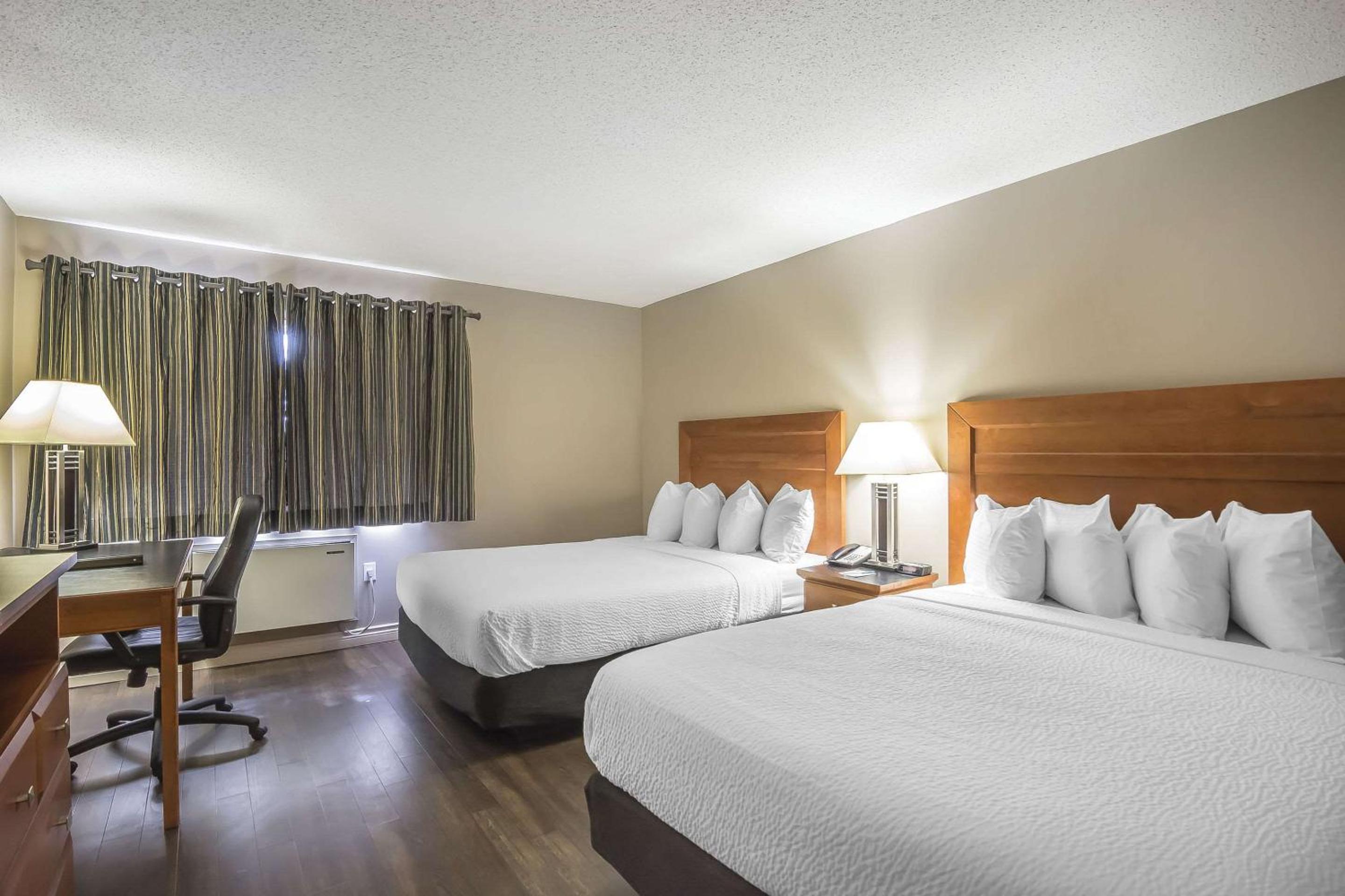 Queen Room with Two Queen Beds - Non Smoking - Photo 1