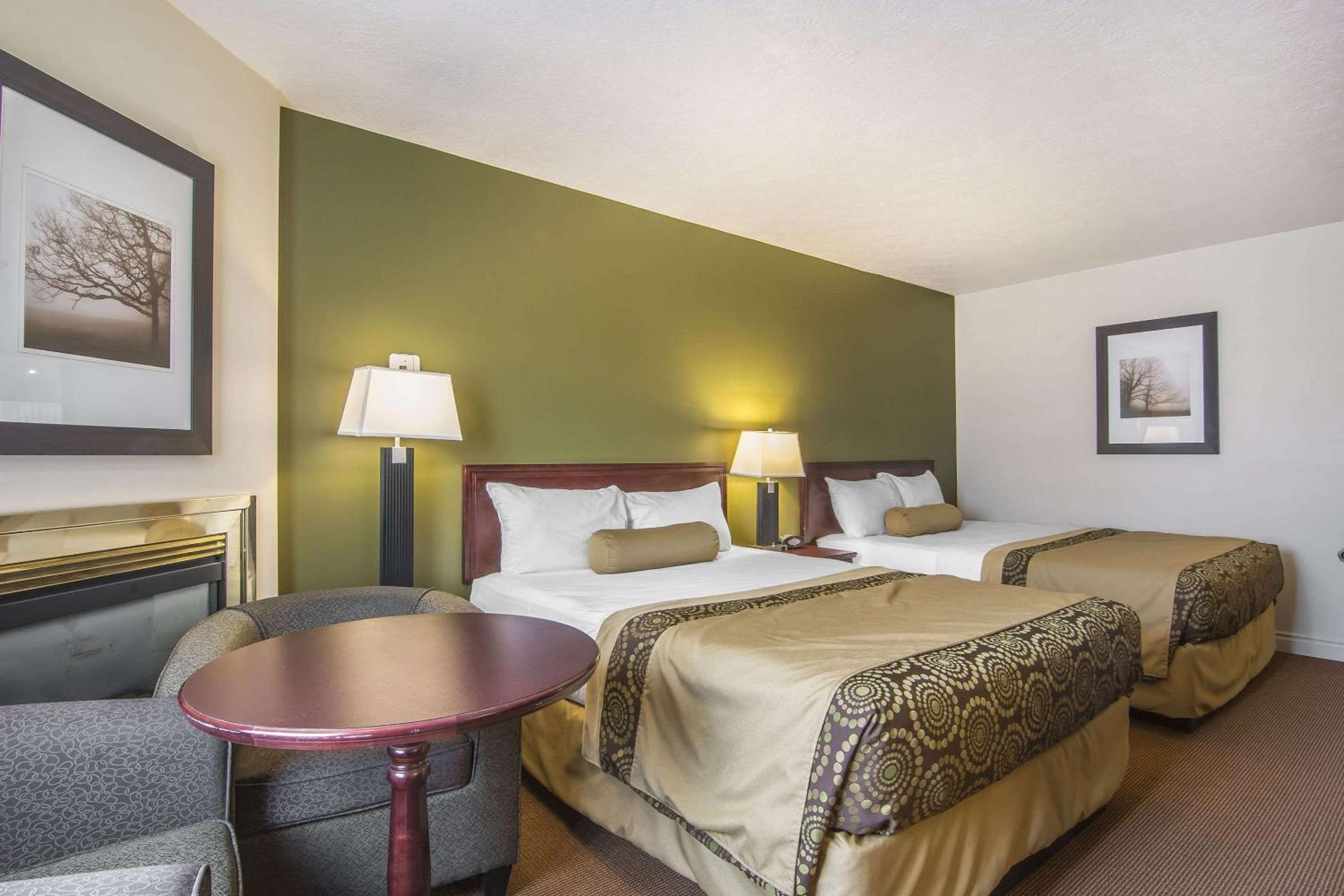 Queen Room with Two Queen Beds - Non-Smoking - Photo 1