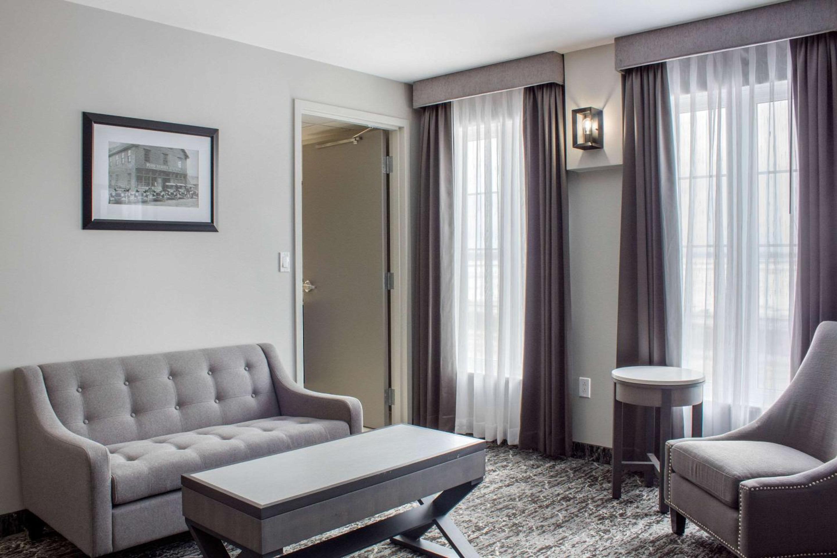King Junior Suite with River View- Non-Smoking - Photo 1