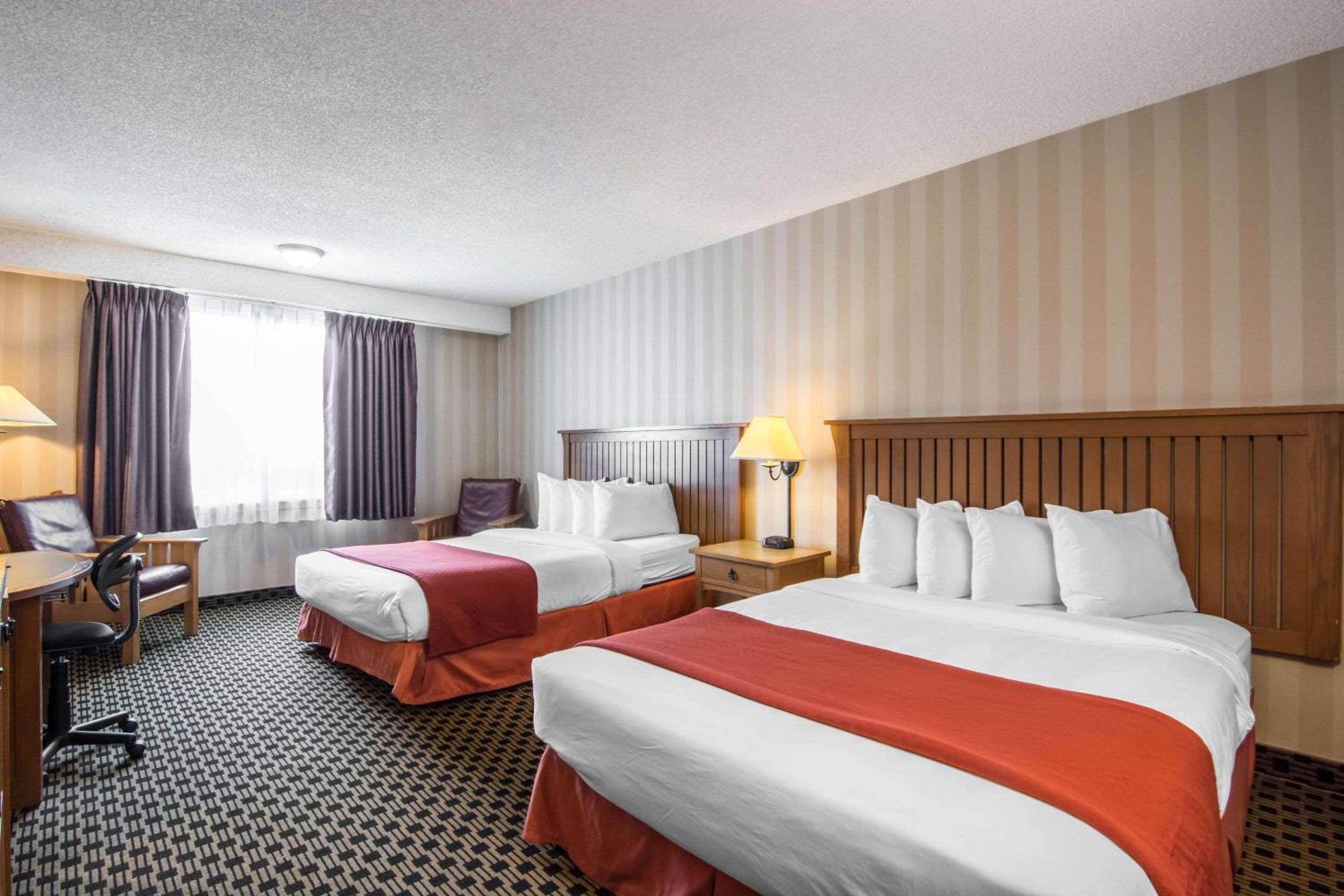 Queen Room with Two Queen Beds - Non-Smoking photo 1