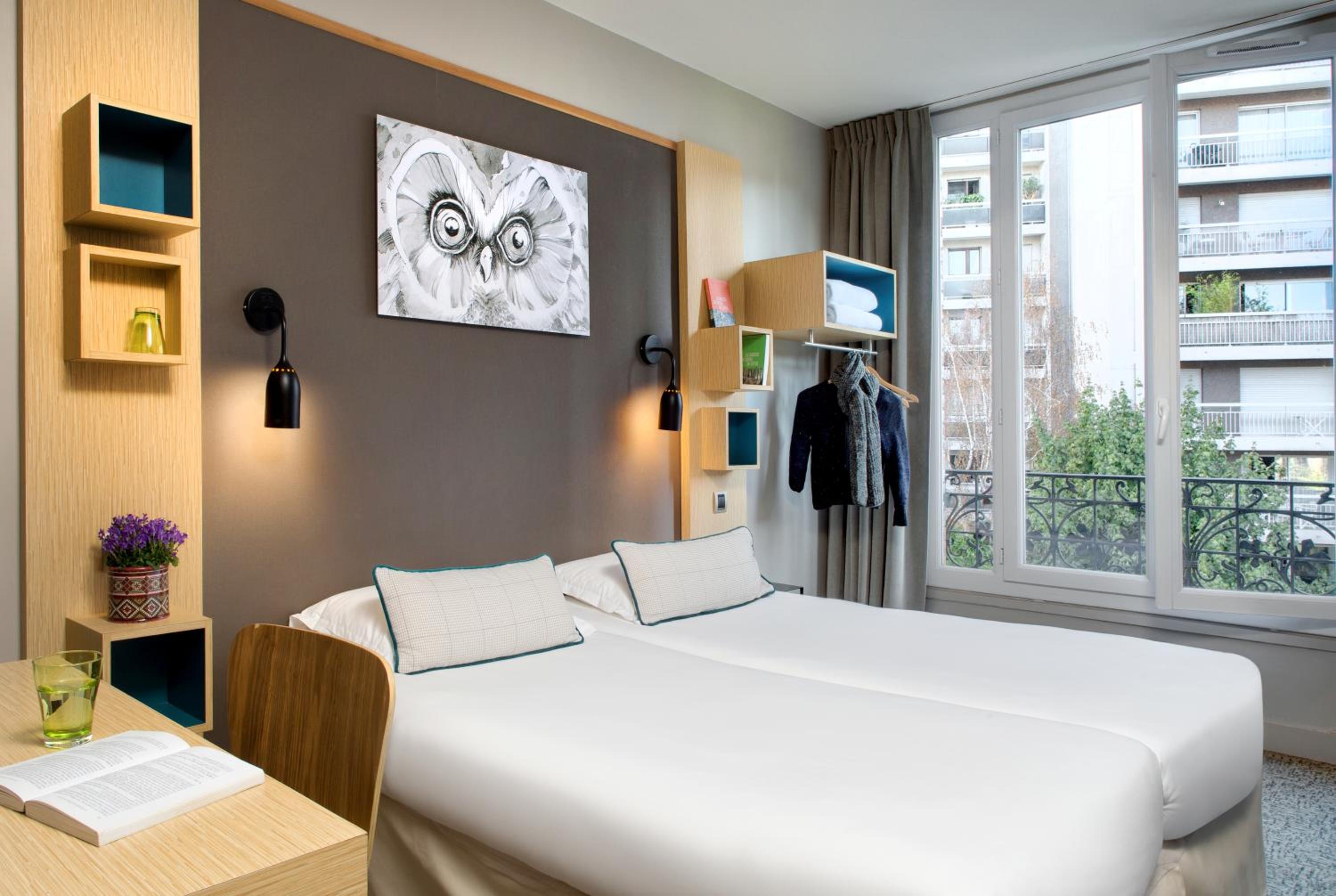 Standard Twin Room thumbnail 5