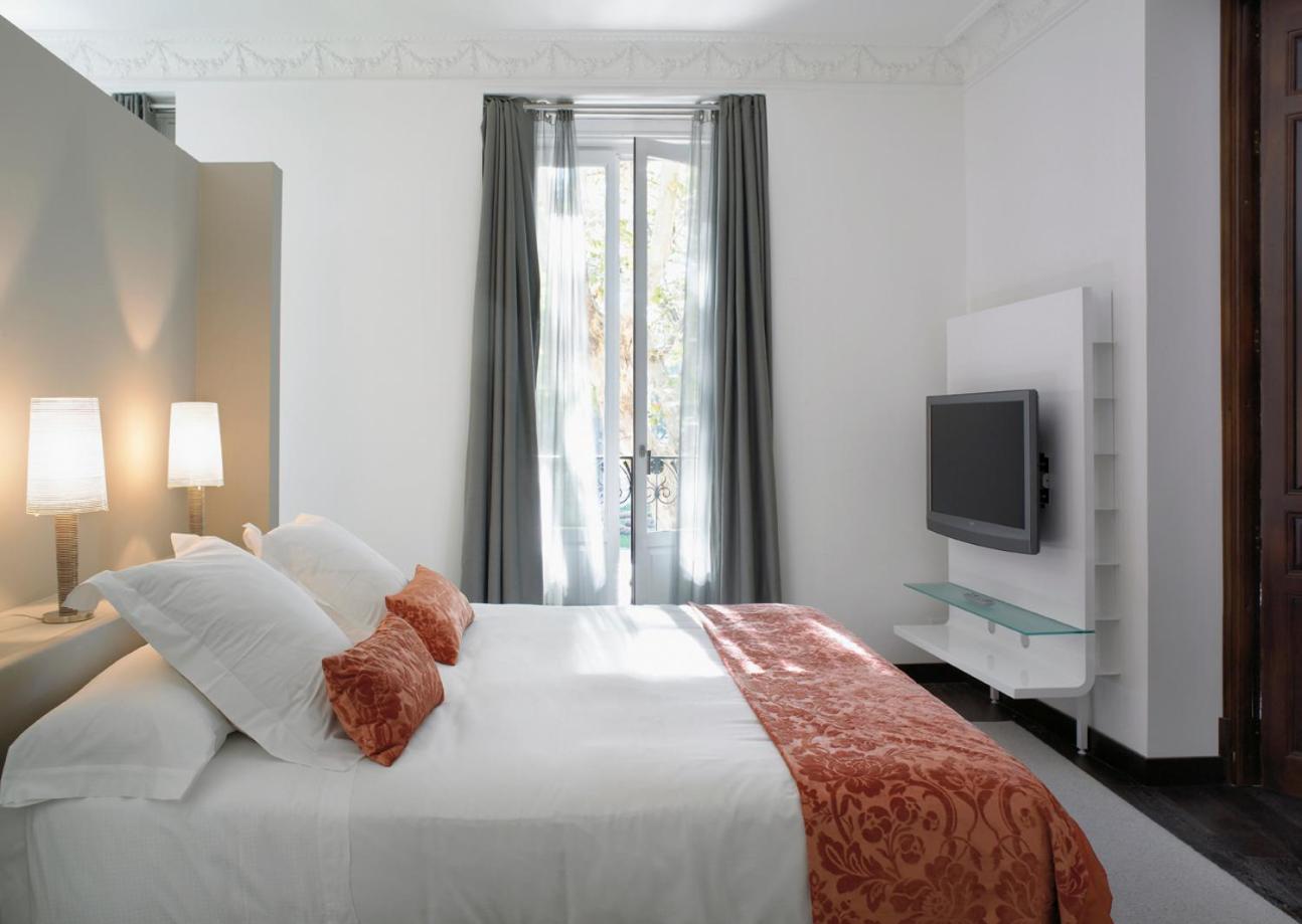 Suite - Photo 1