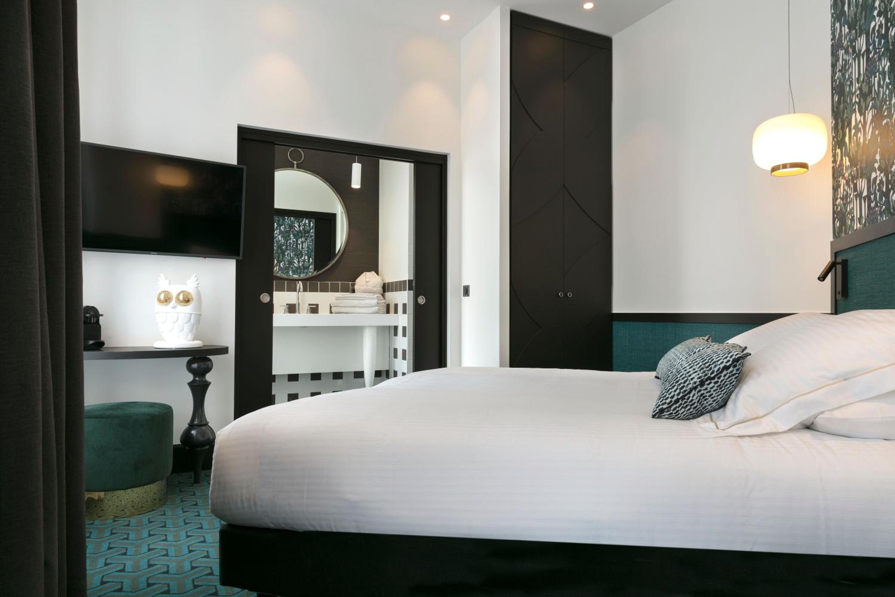 Intimist Room