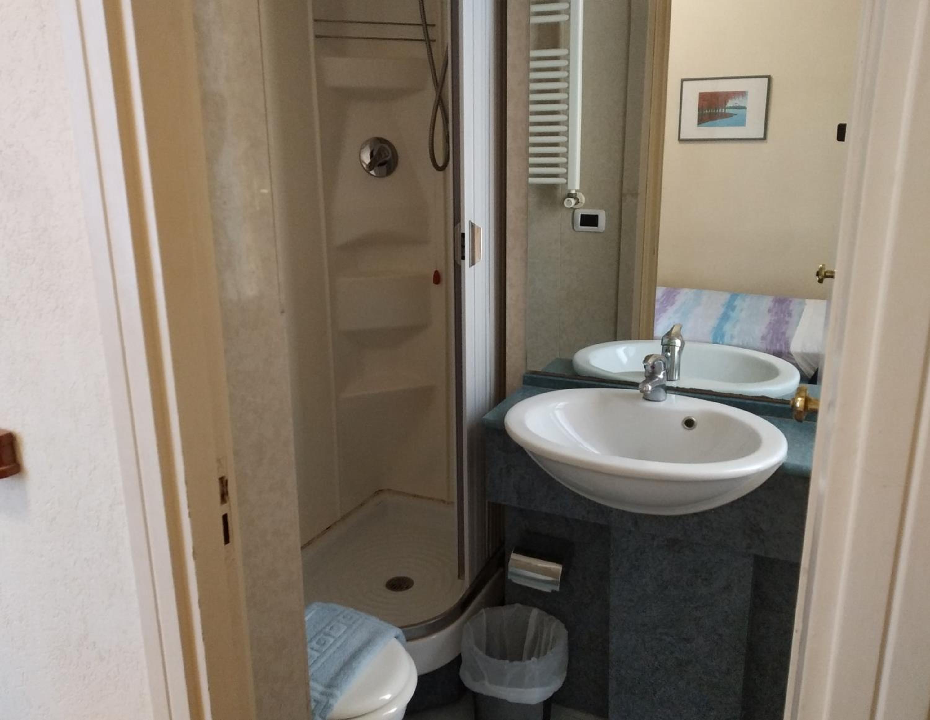 Deluxe Room (2 Adults + 1 Child) photo 3