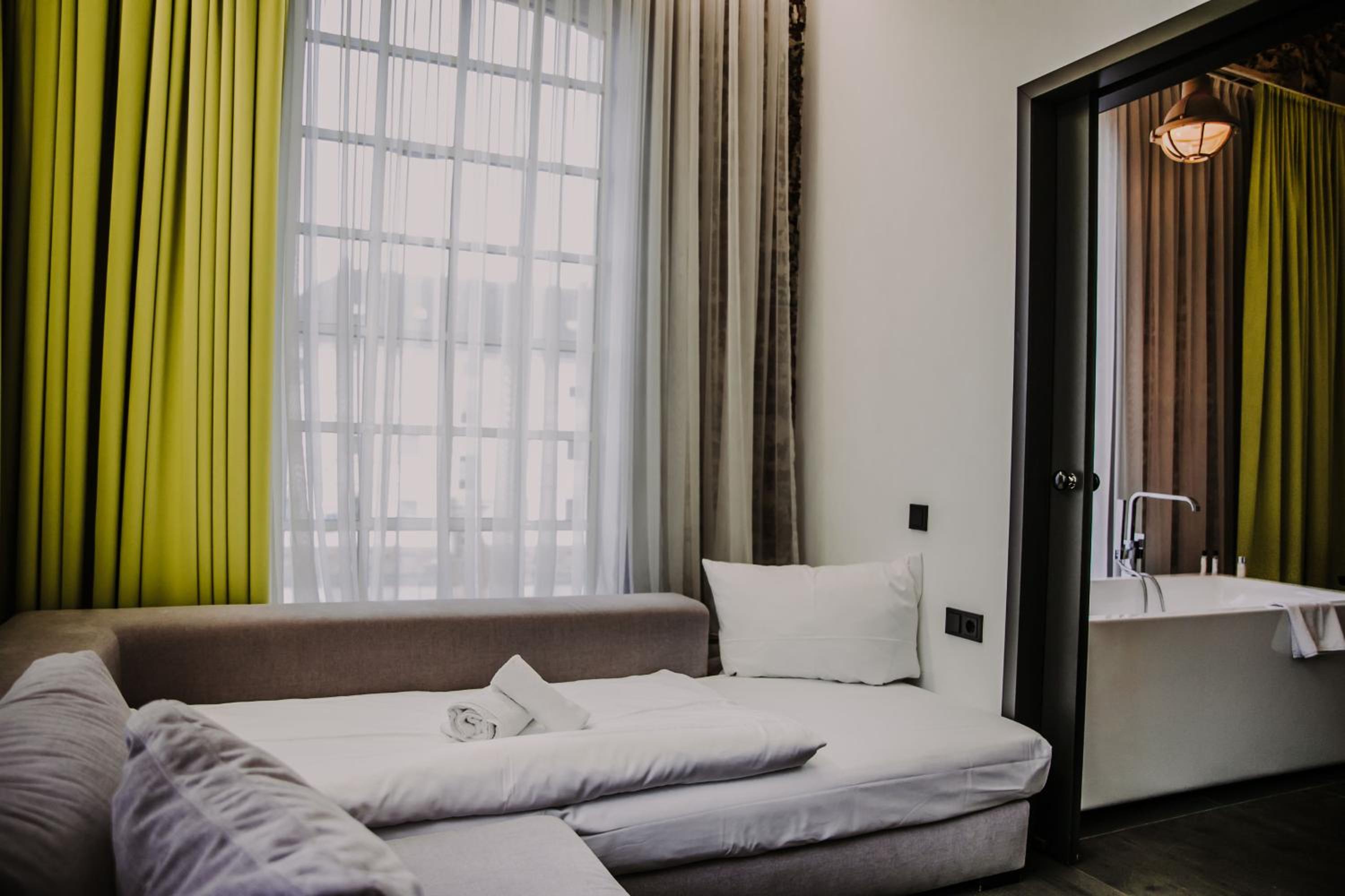 Suite - Photo 7