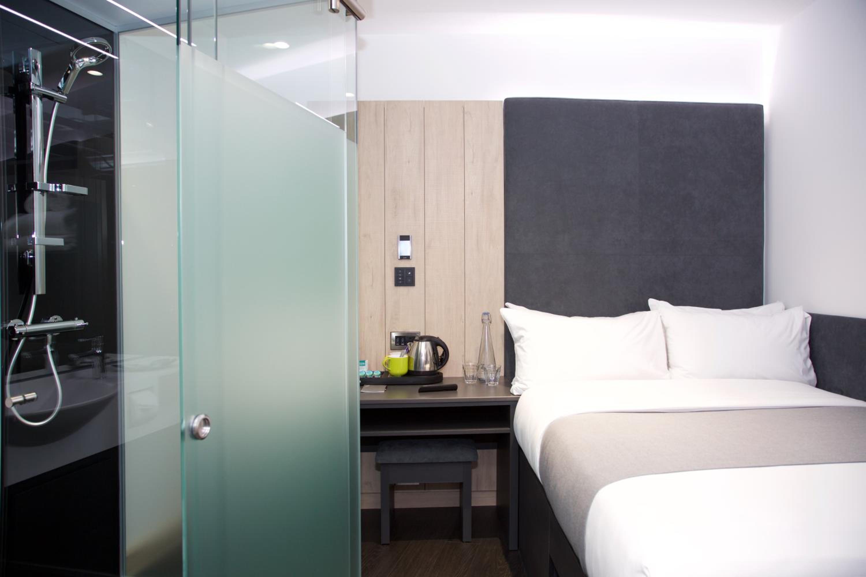 Queen Room - Disability Access - Photo 1