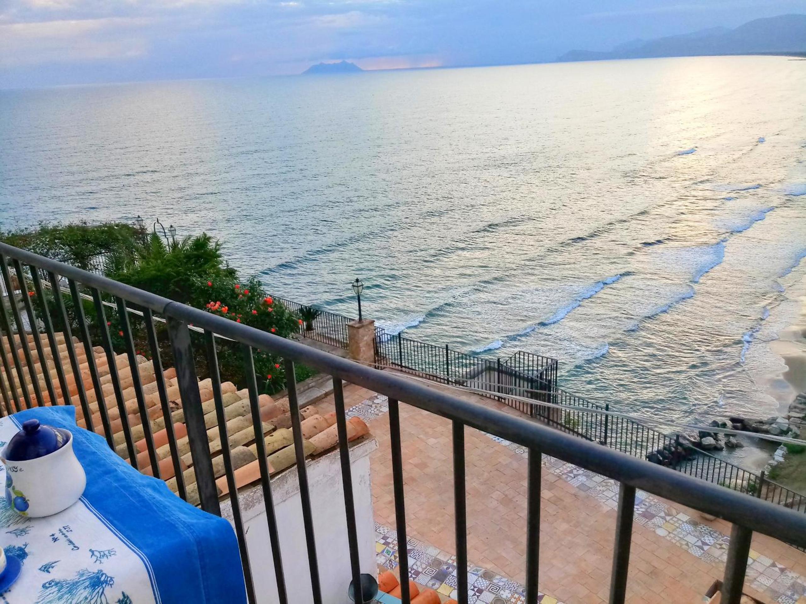 Apartment with Terrace - Photo 22