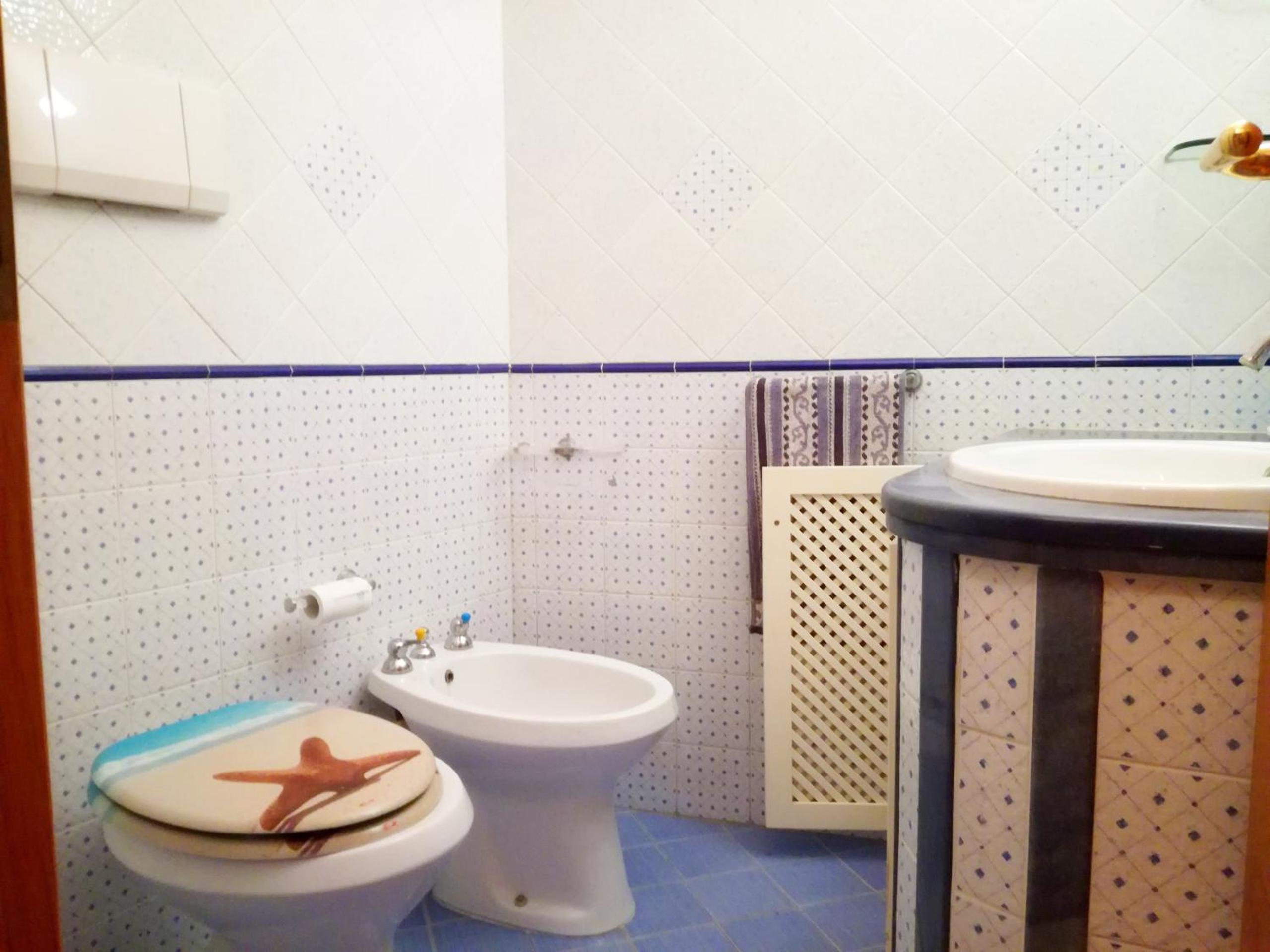 Apartment with Terrace - Photo 21