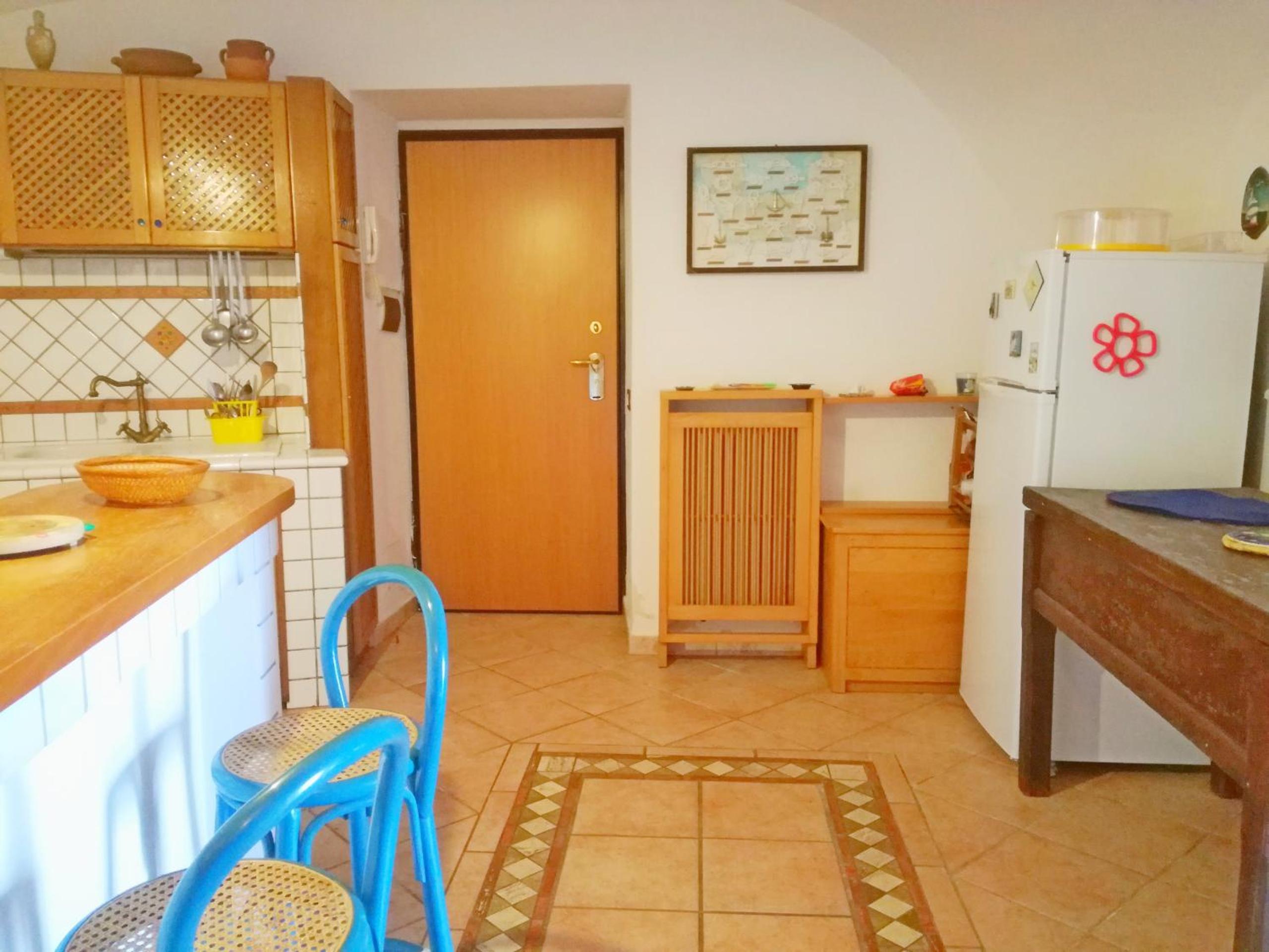Apartment with Terrace - Photo 8