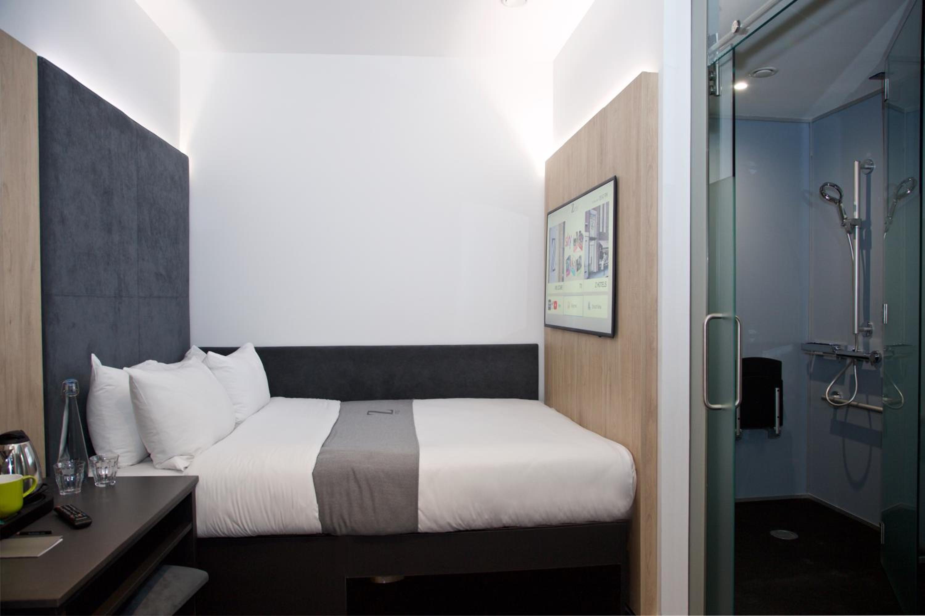 Accessible Queen Room - No Window - Photo 4