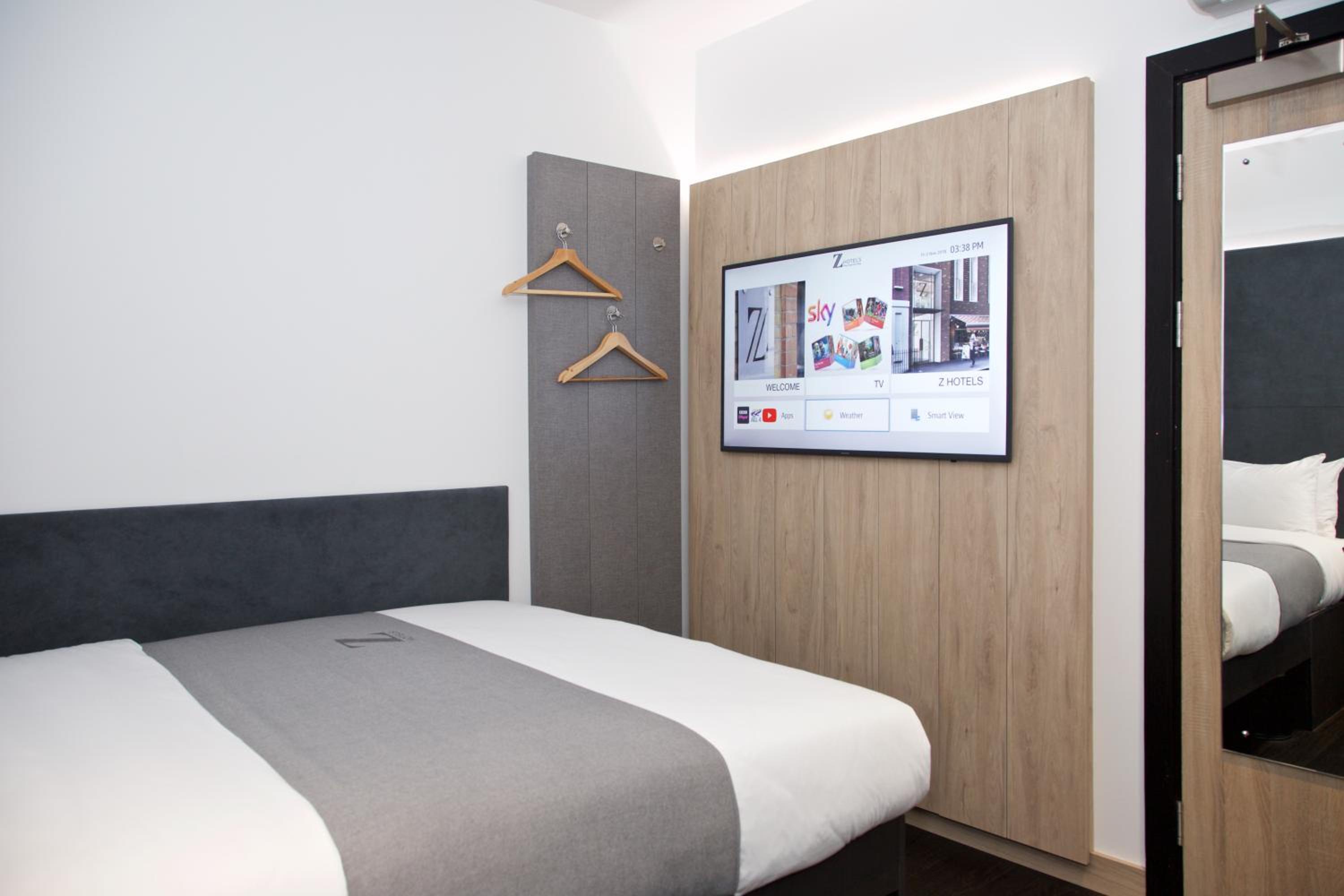 Standard Double Suite - No Window photo 2