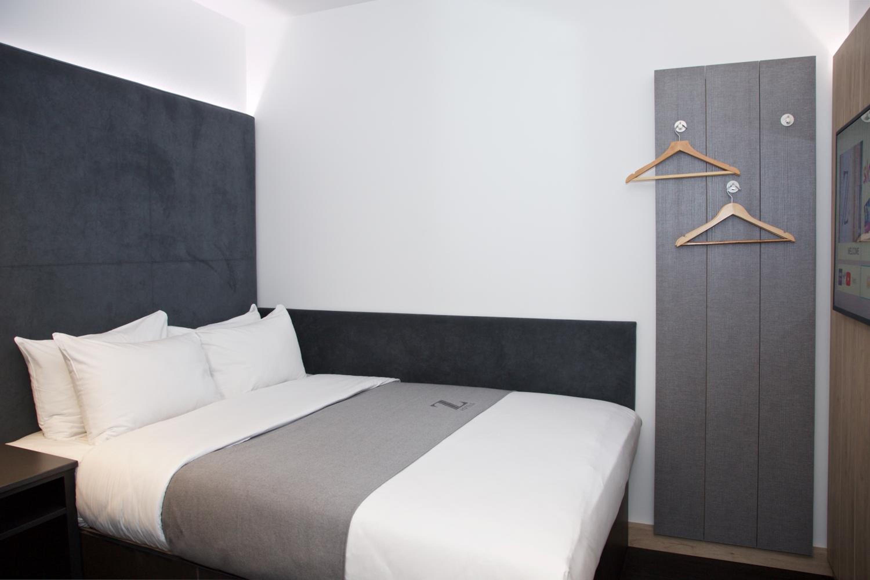 Standard Double Suite - No Window photo 3