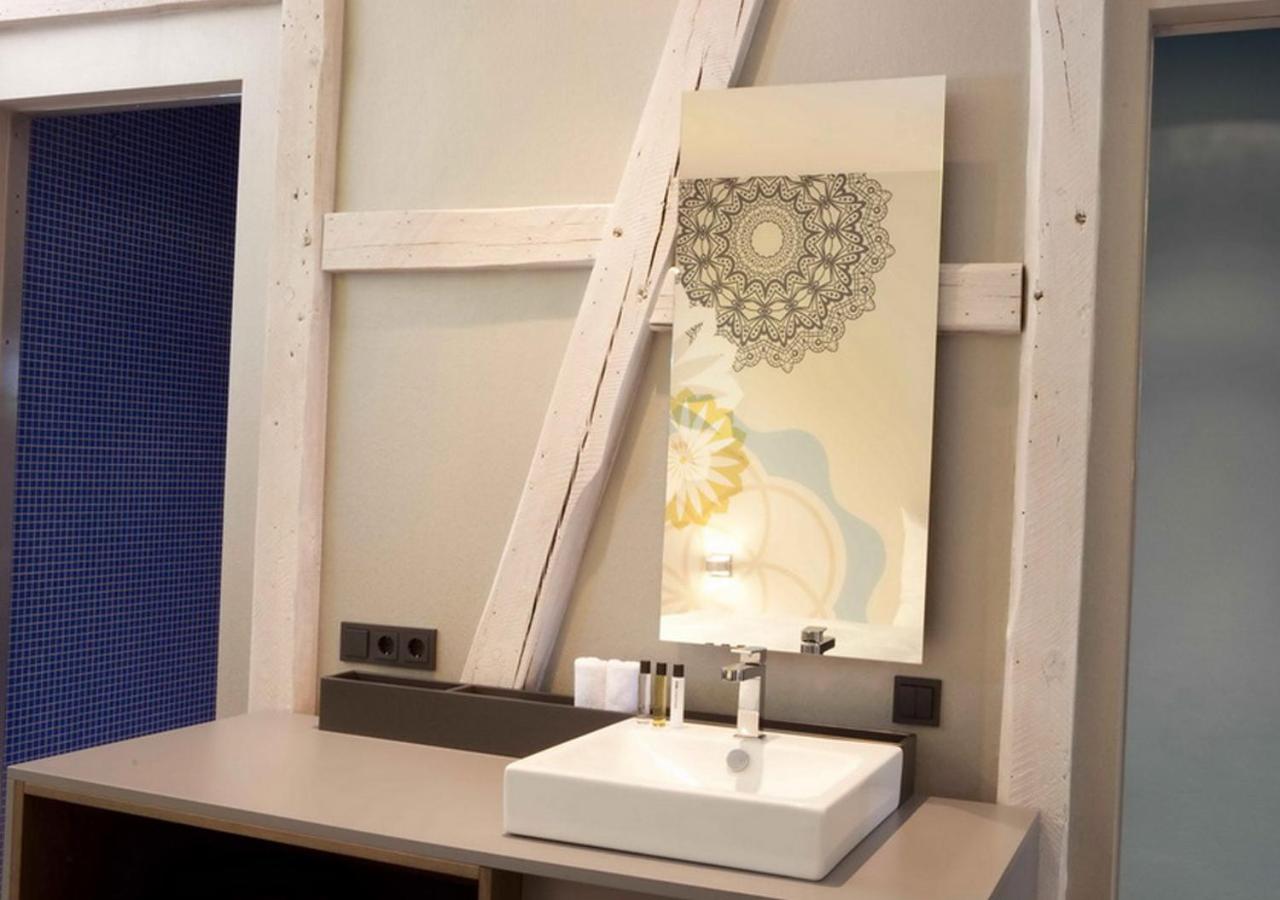 Standard Boutique - Photo 2