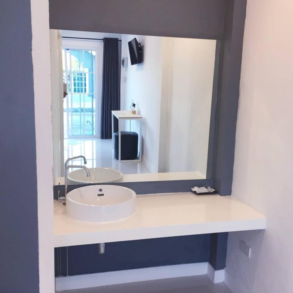Standard Twin Room - Photo 7