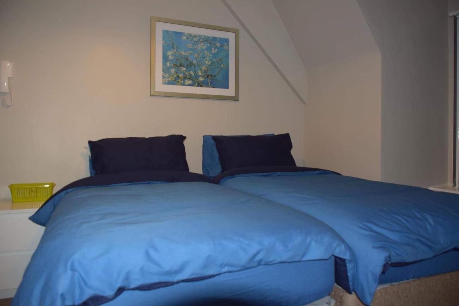 Double or Twin Room with Bathroom - Photo 5