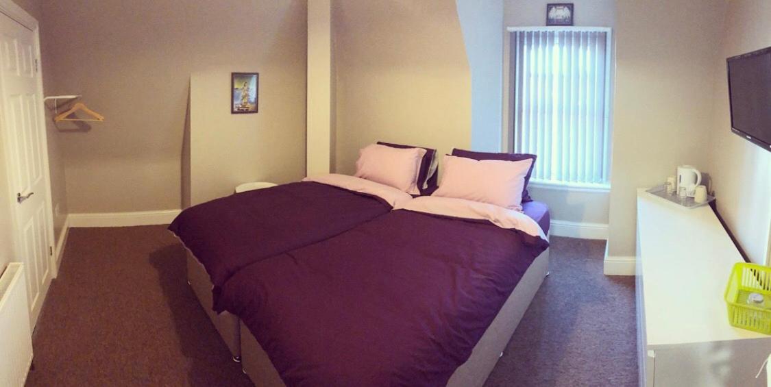 Double or Twin Room with Bathroom - Photo 1
