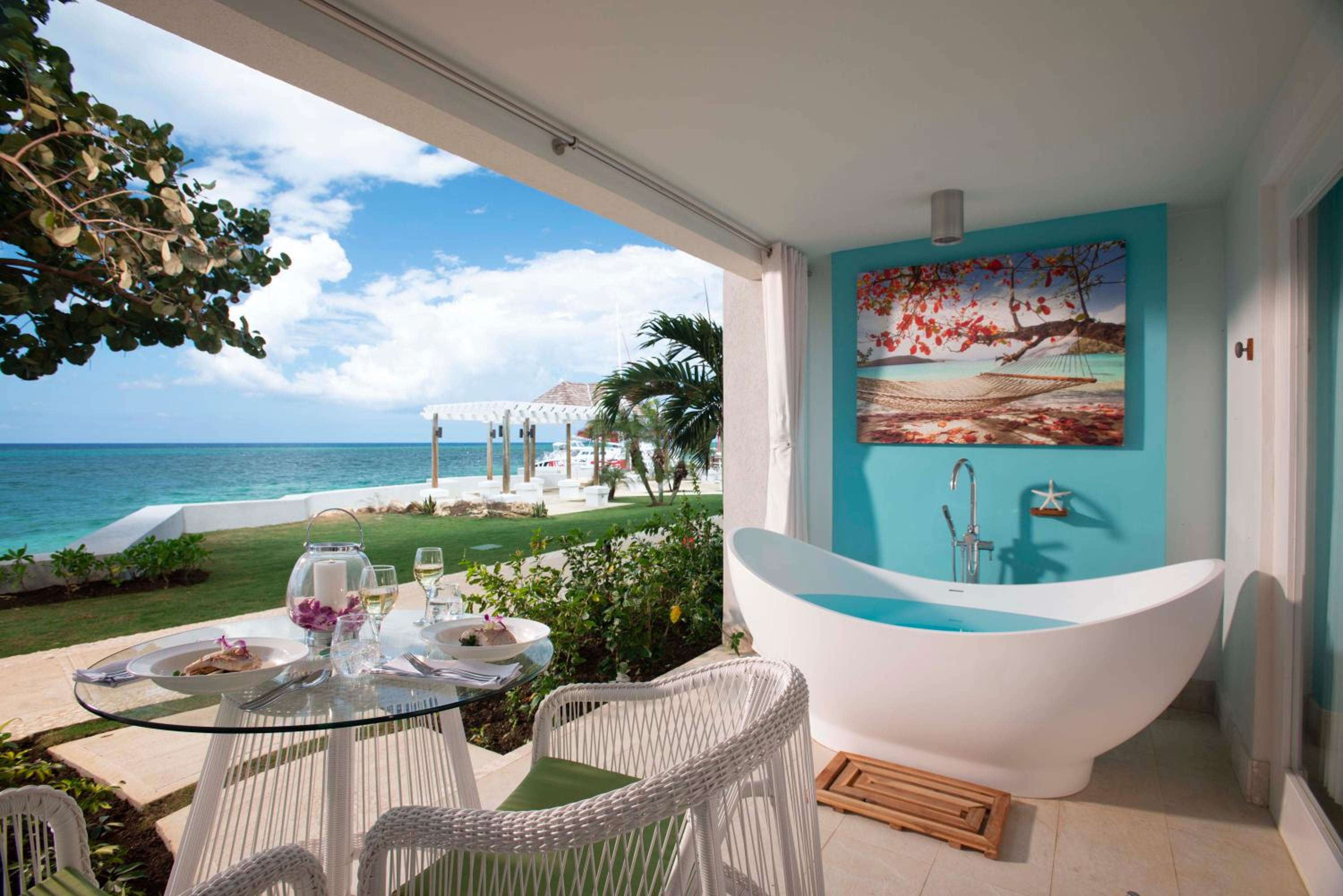 Oceanfront Honeymoon Walkout Club Level Room With Patio Tranquility Soaking Tub